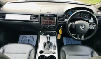 Volkswagen Touareg White 2014 (MW64AKU) full