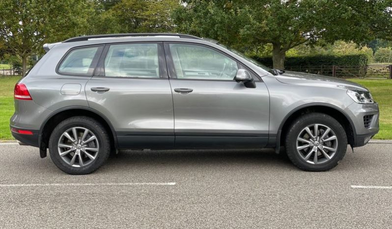 2015 Volkswagen Touareg TDI V6 BlueMotion Tech Escape Tiptronic 4WD (s/s) with Panoramic Sunroof and Bright Interior full