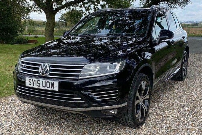 2015 Volkswagen Touareg V6 R-Line TDi Bluemotion Tech with Panoramic Sunroof full