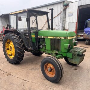 JOHN DEERE 2040 TRACTOR