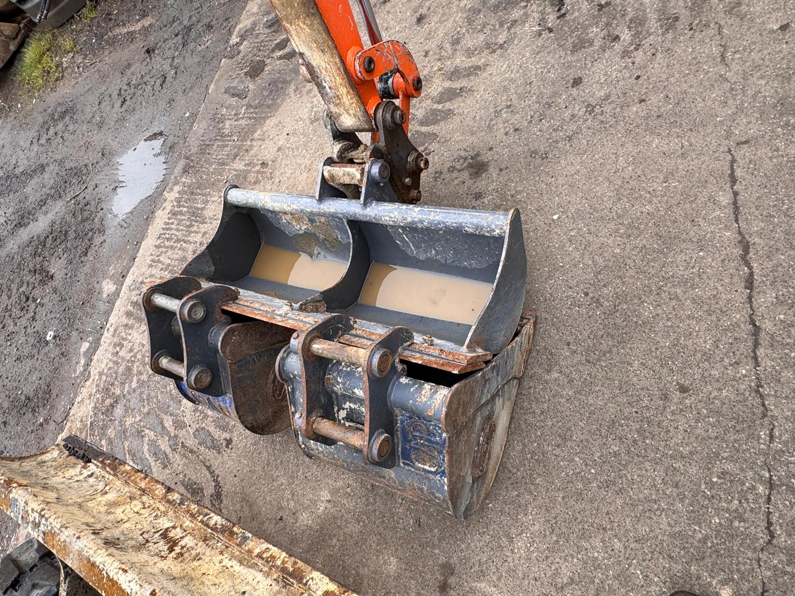 2017 HITACHI ZX26U-5A EXCAVATOR - Image 6