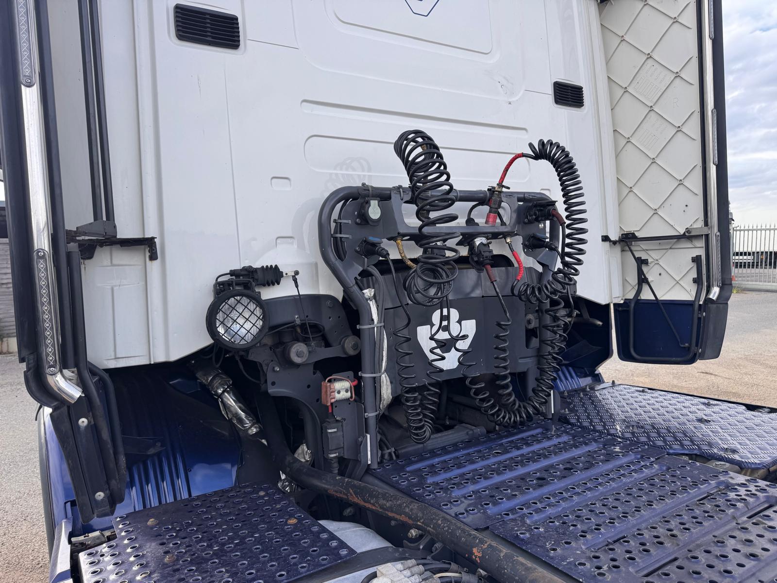 2016 SCANIA R580 V8 TRACTOR UNIT - Image 11