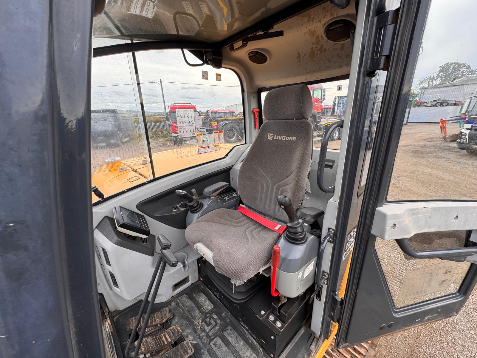 2019 LIUGONG CLG909ECR EXCAVATOR - Image 16