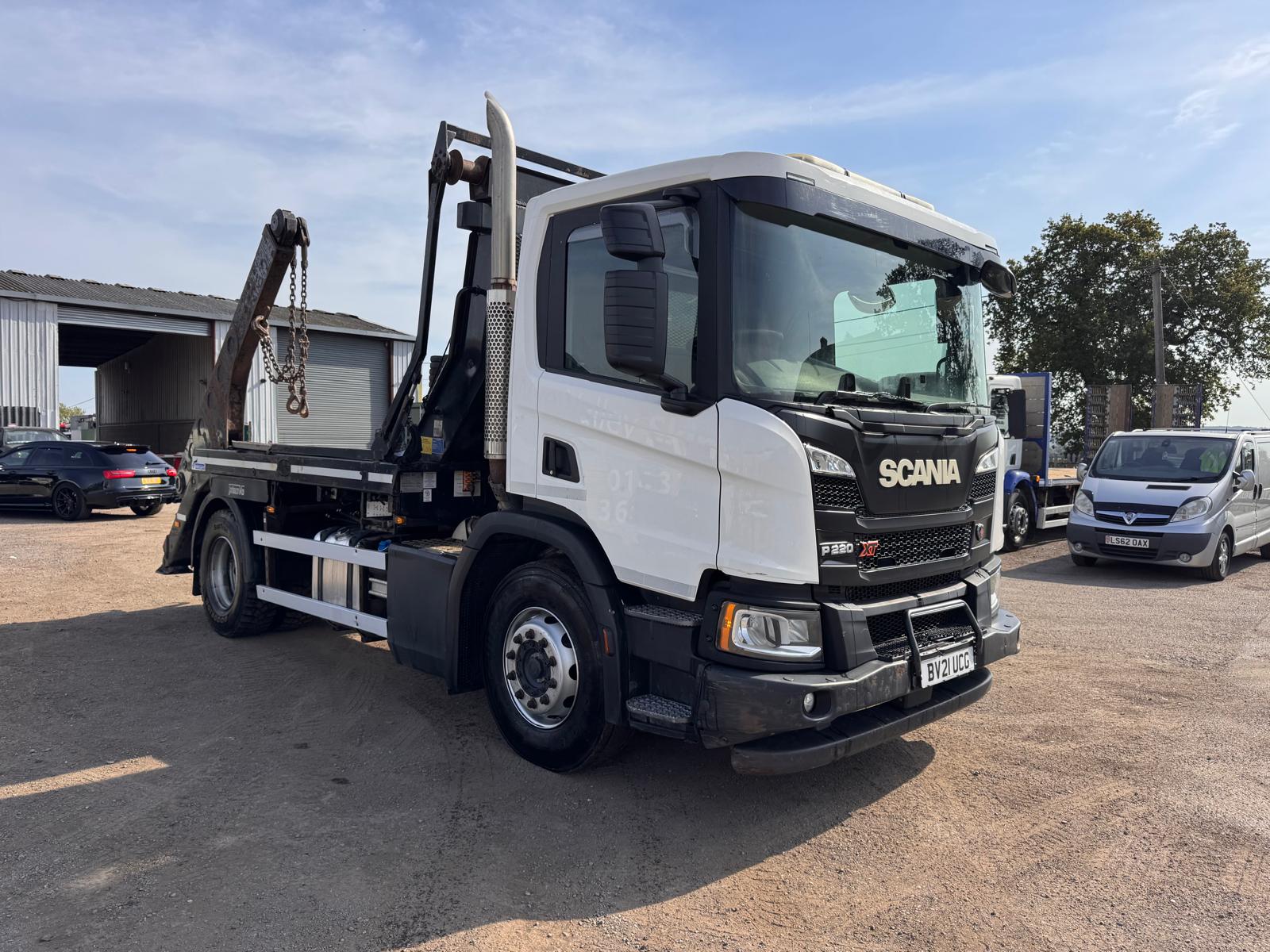 2021 SCANIA P220XT SKIP LOADER - Image 2
