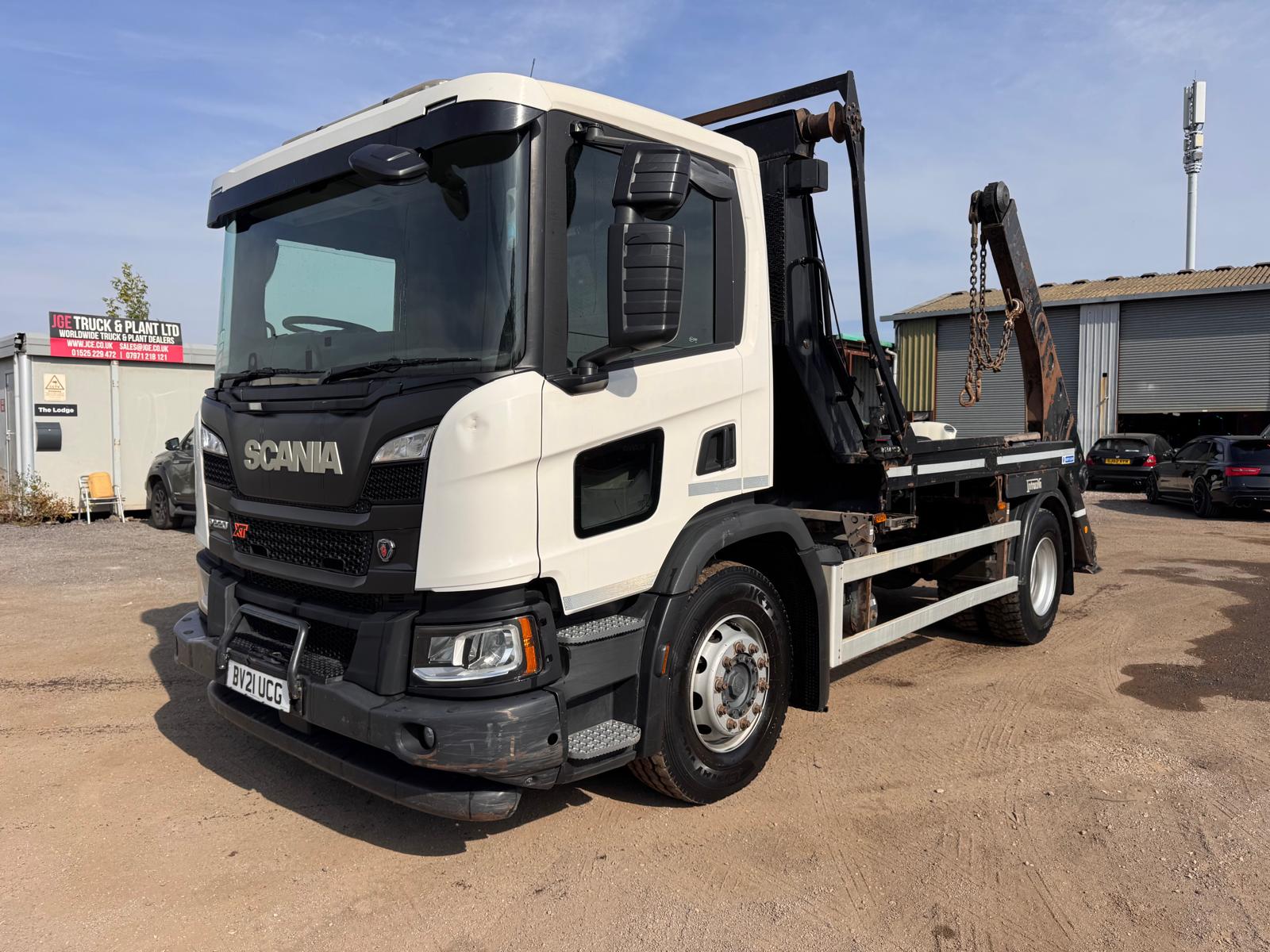 2021 SCANIA P220XT SKIP LOADER - Image 4