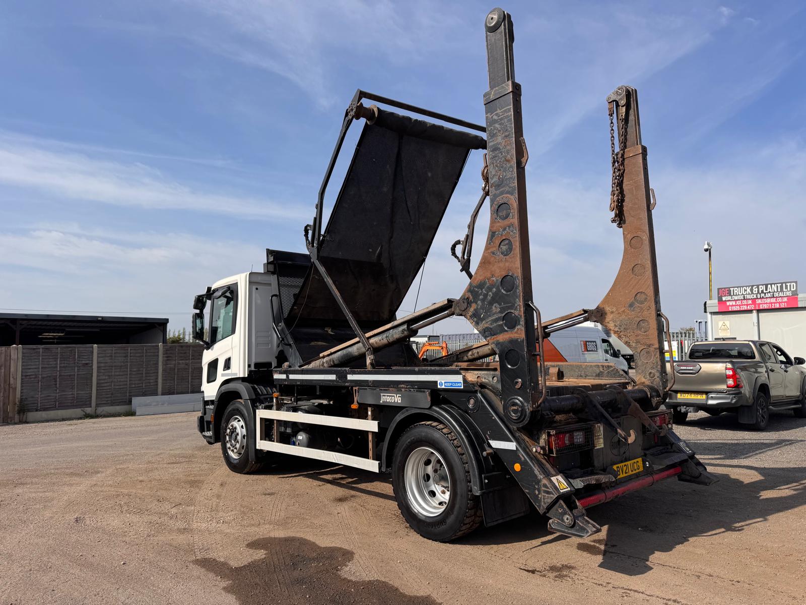 2021 SCANIA P220XT SKIP LOADER - Image 13