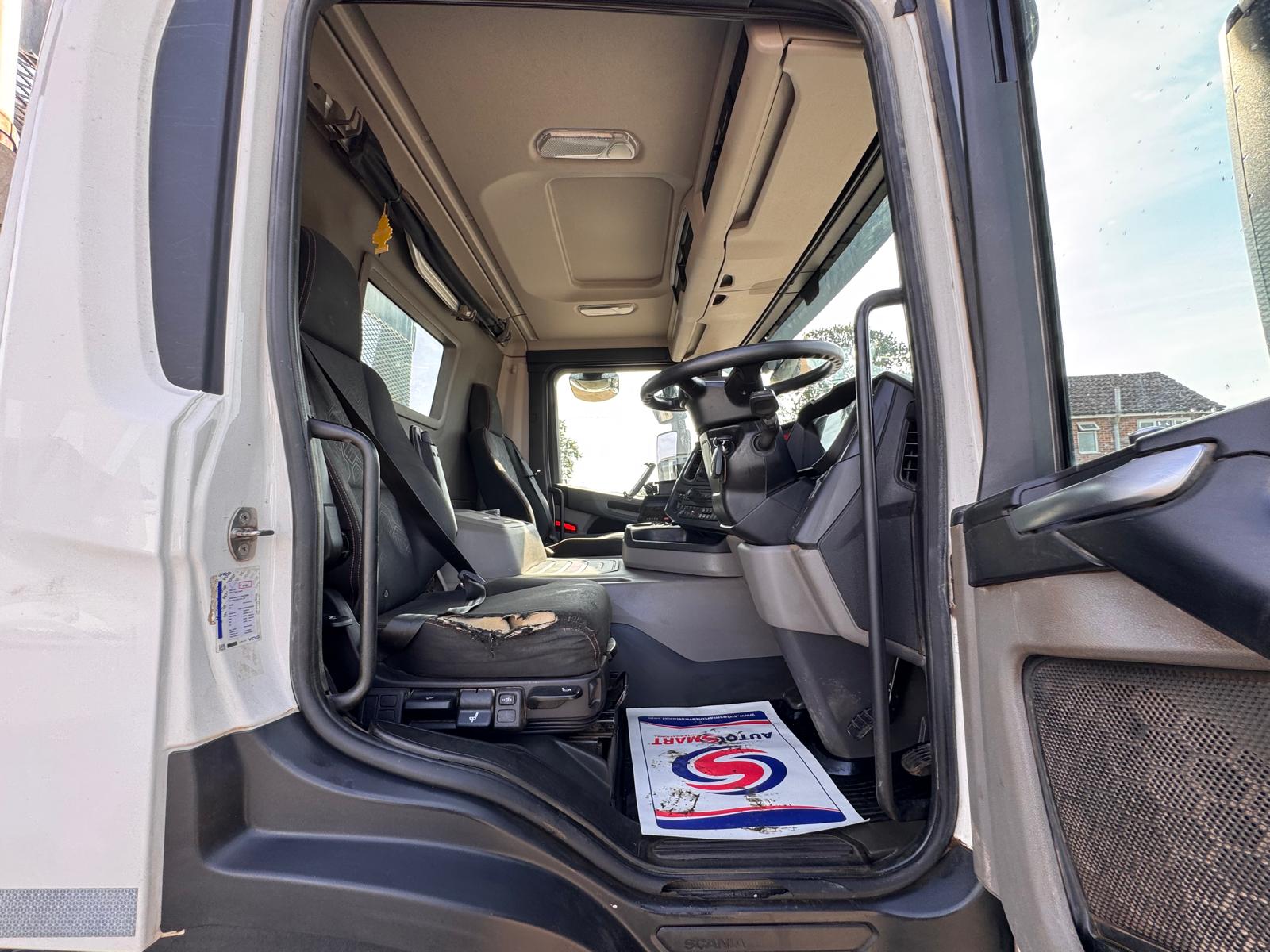2021 SCANIA P220XT SKIP LOADER - Image 18