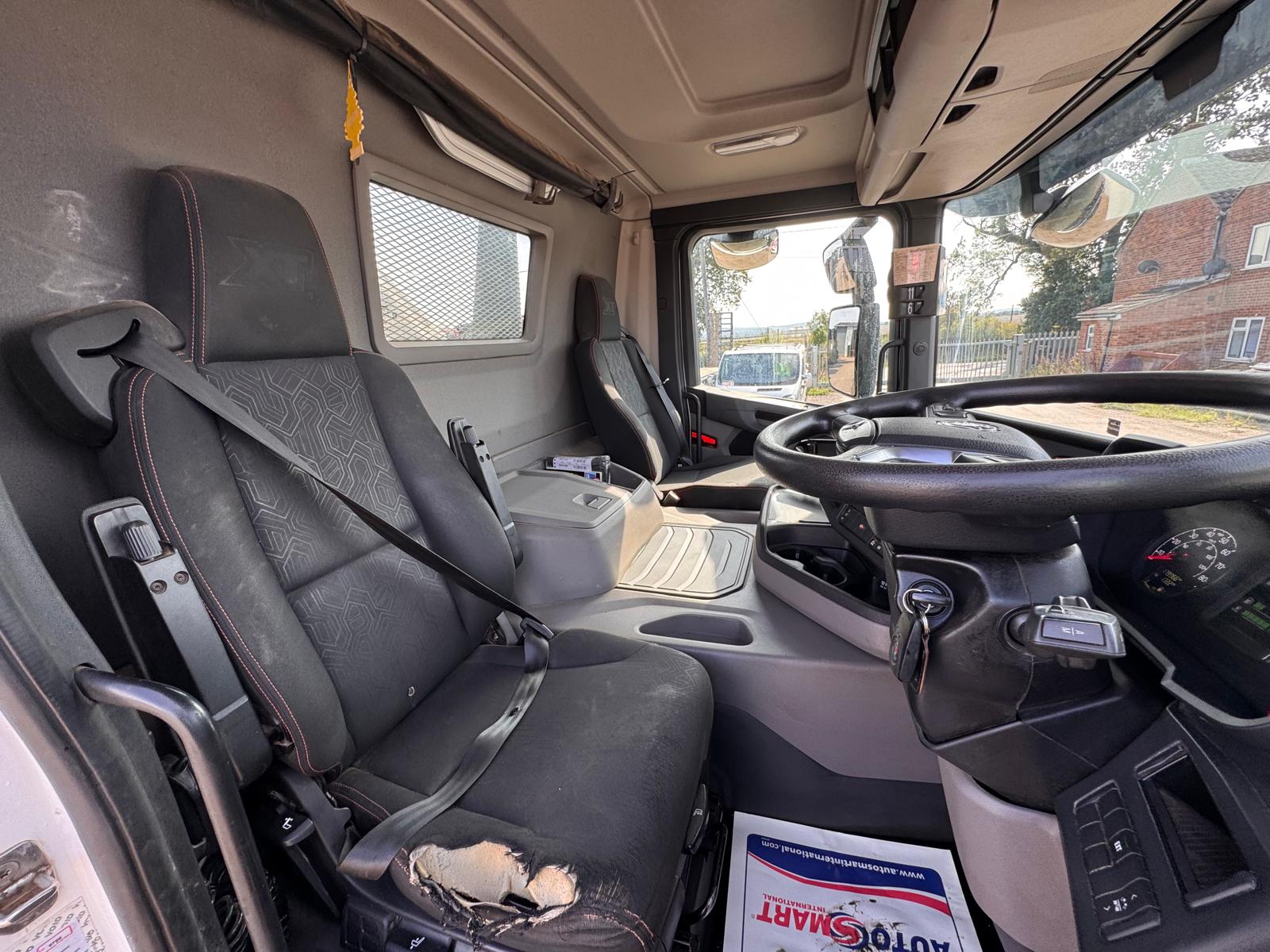 2021 SCANIA P220XT SKIP LOADER - Image 19