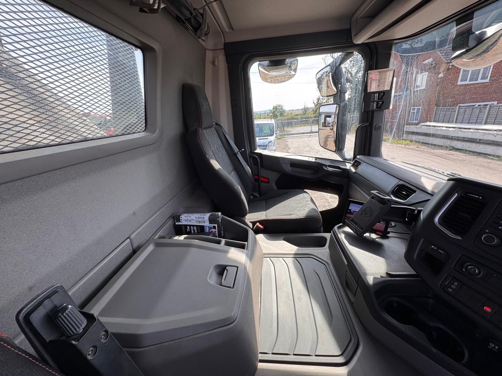 2021 SCANIA P220XT SKIP LOADER - Image 20