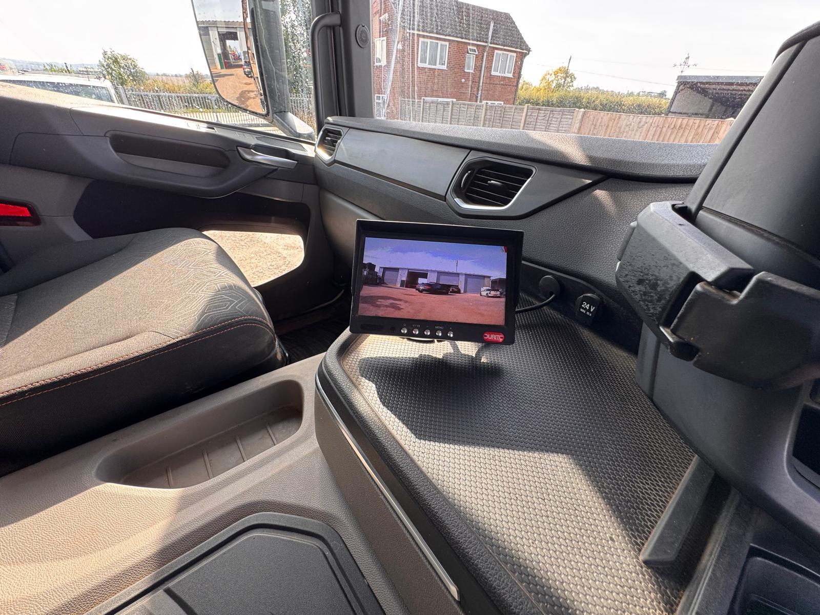 2021 SCANIA P220XT SKIP LOADER - Image 21