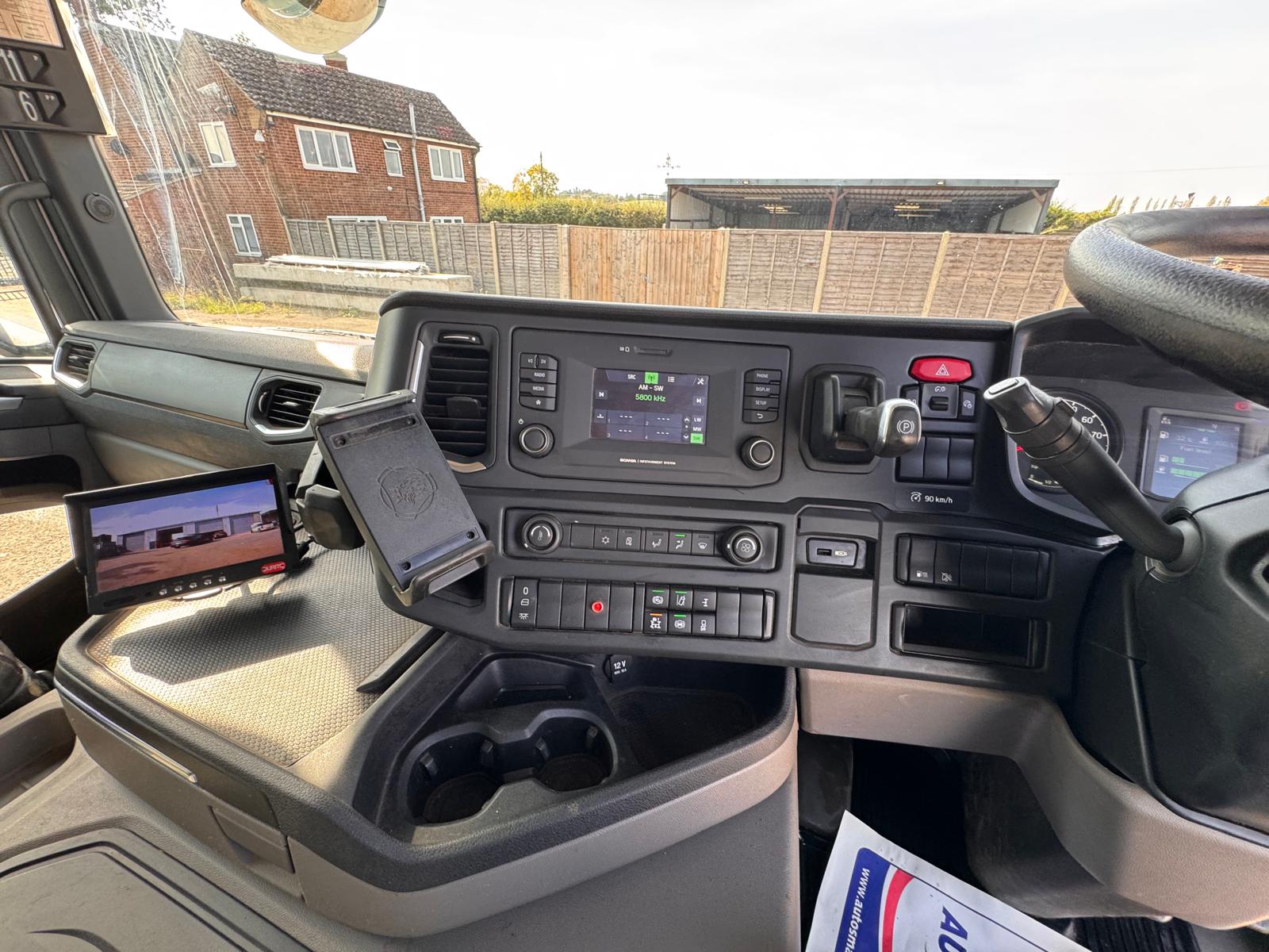 2021 SCANIA P220XT SKIP LOADER - Image 22