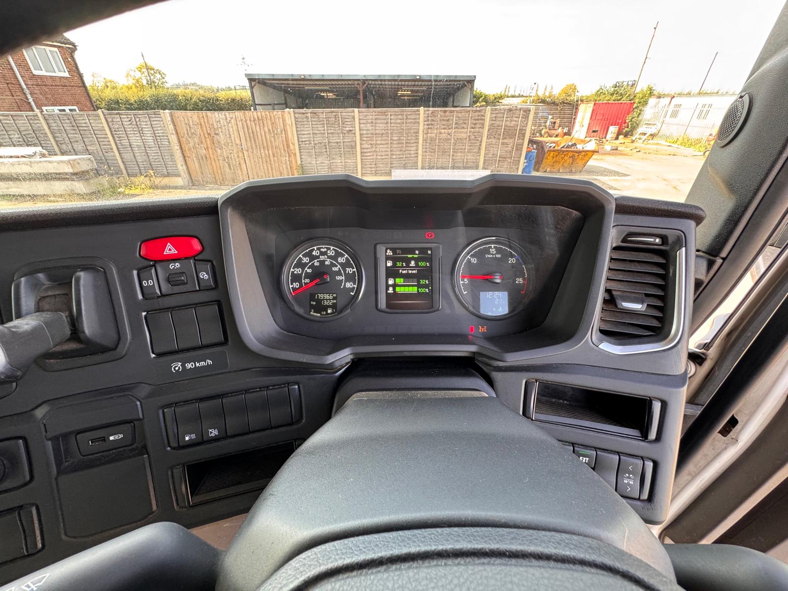 2021 SCANIA P220XT SKIP LOADER - Image 23