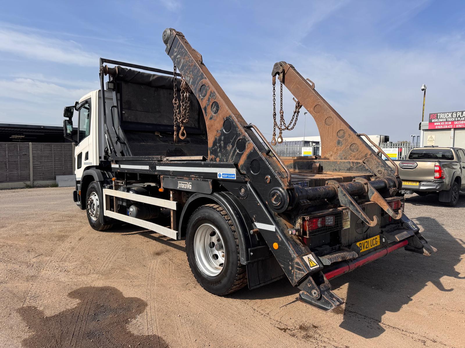 2021 SCANIA P220XT SKIP LOADER - Image 6