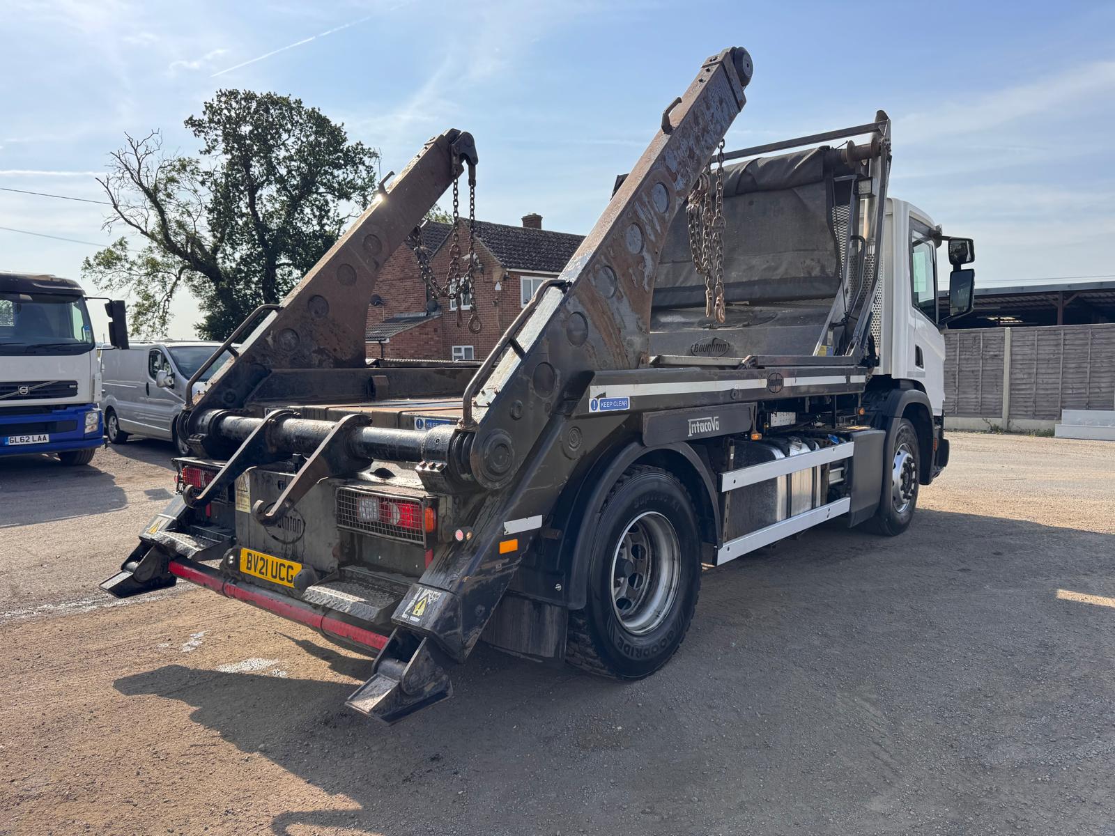 2021 SCANIA P220XT SKIP LOADER - Image 8