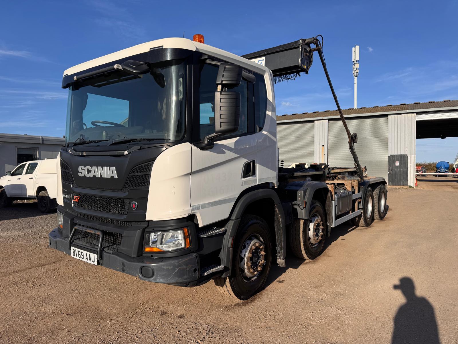 2019 SCANIA P410XT HOOK LOADER - Image 2