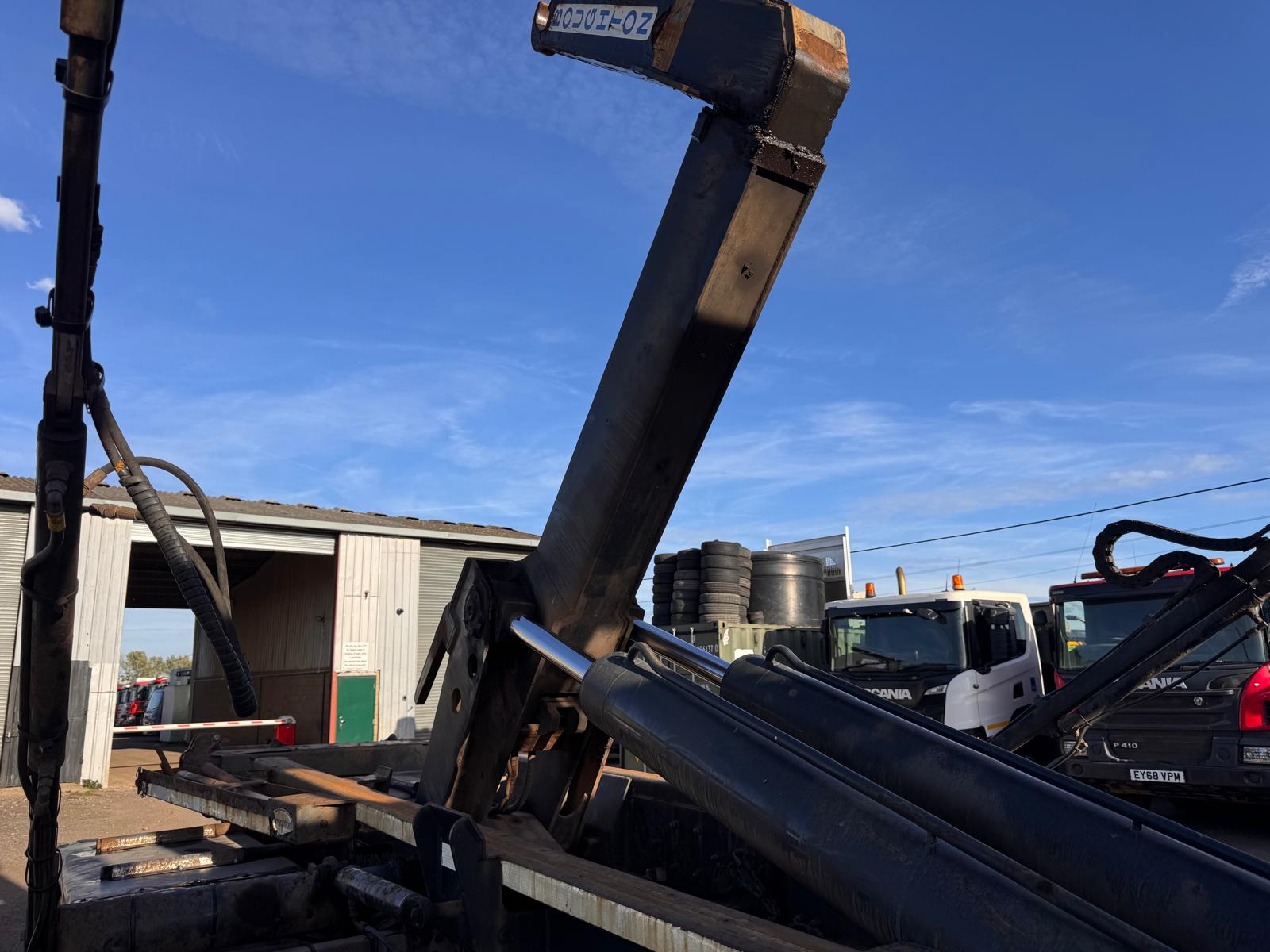 2019 SCANIA P410XT HOOK LOADER - Image 16