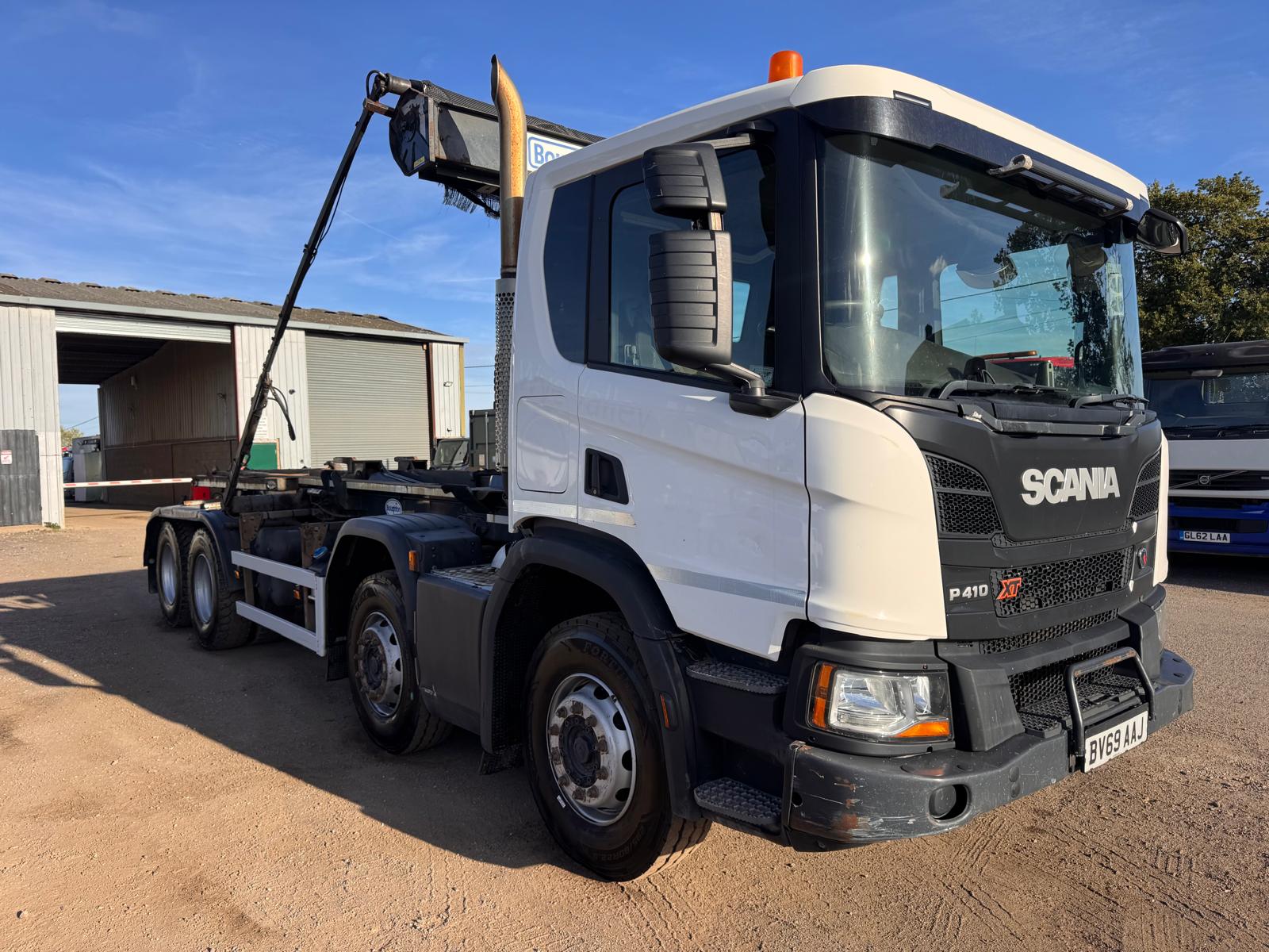 2019 SCANIA P410XT HOOK LOADER - Image 1