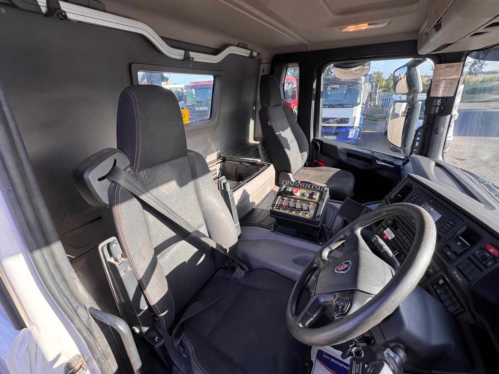 2019 SCANIA P410XT HOOK LOADER - Image 19