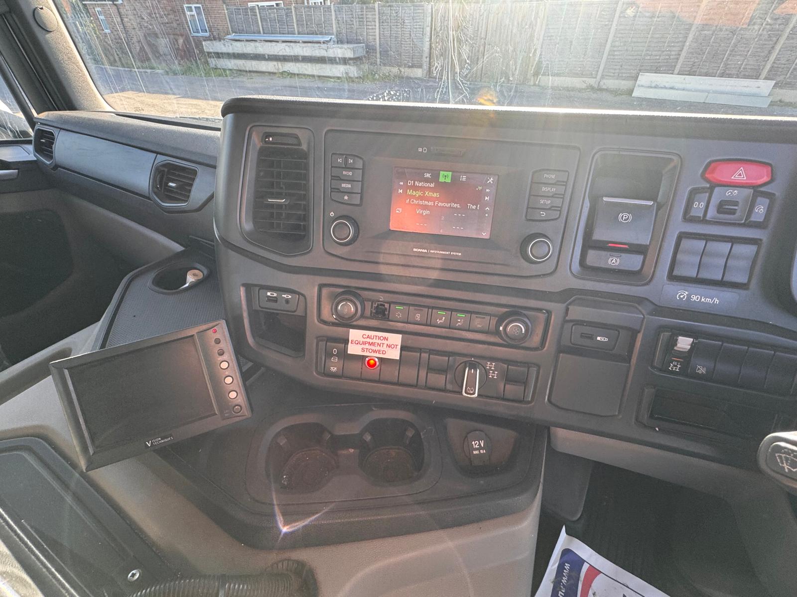 2019 SCANIA P410XT HOOK LOADER - Image 22