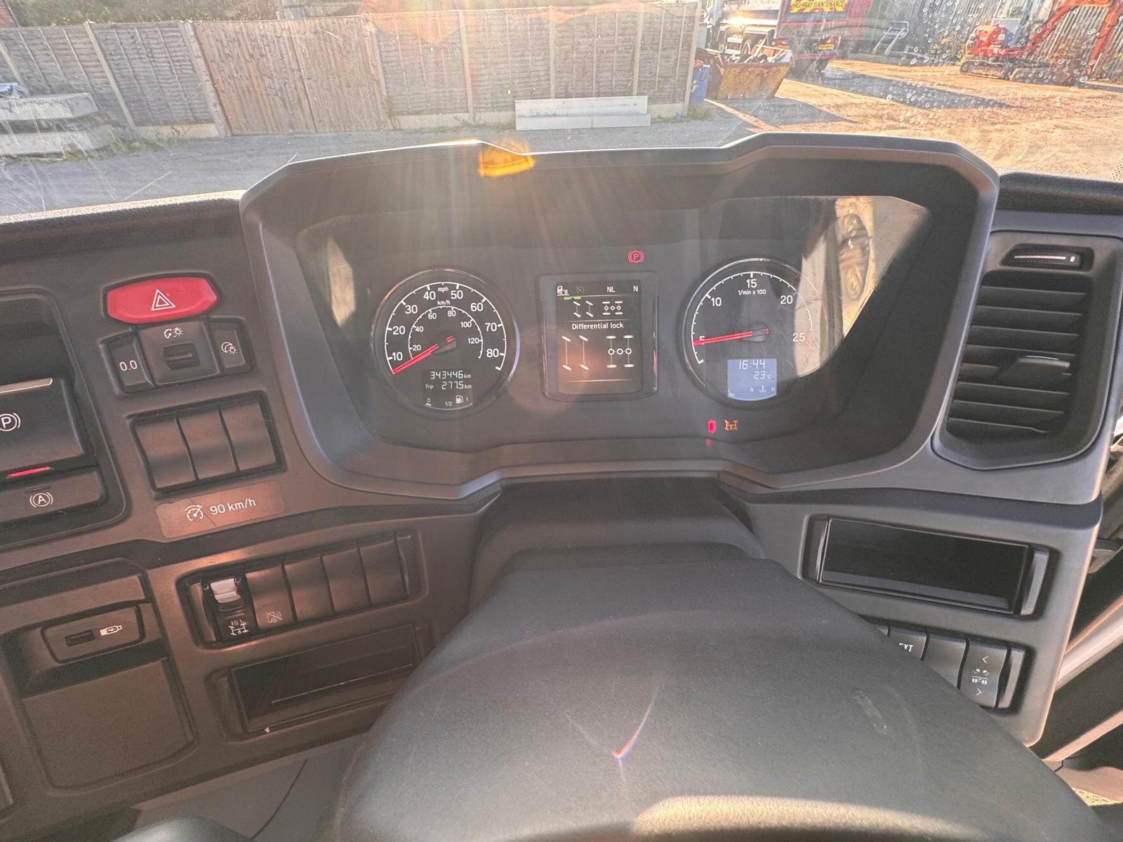 2019 SCANIA P410XT HOOK LOADER - Image 23