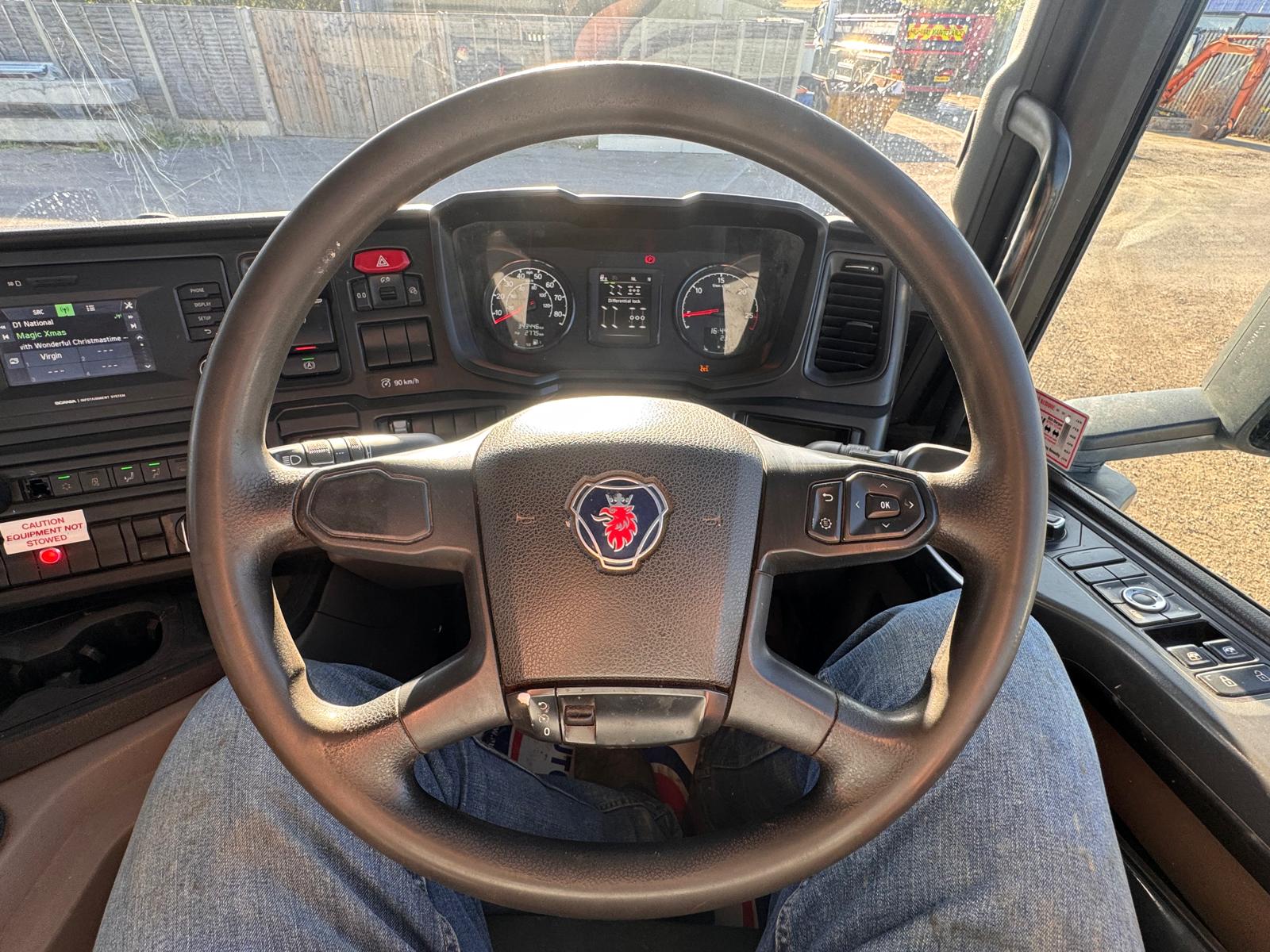 2019 SCANIA P410XT HOOK LOADER - Image 24