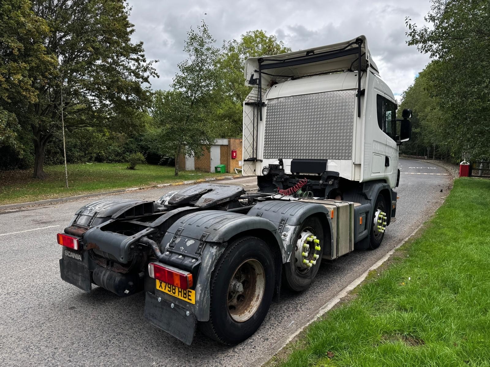 2000 Scania 124L 420 6X2 Mid Lift Axle PDE Engine Twin Steer Sliding 5th Wheel Manual Tractor Unit - X798HBE - Image 5