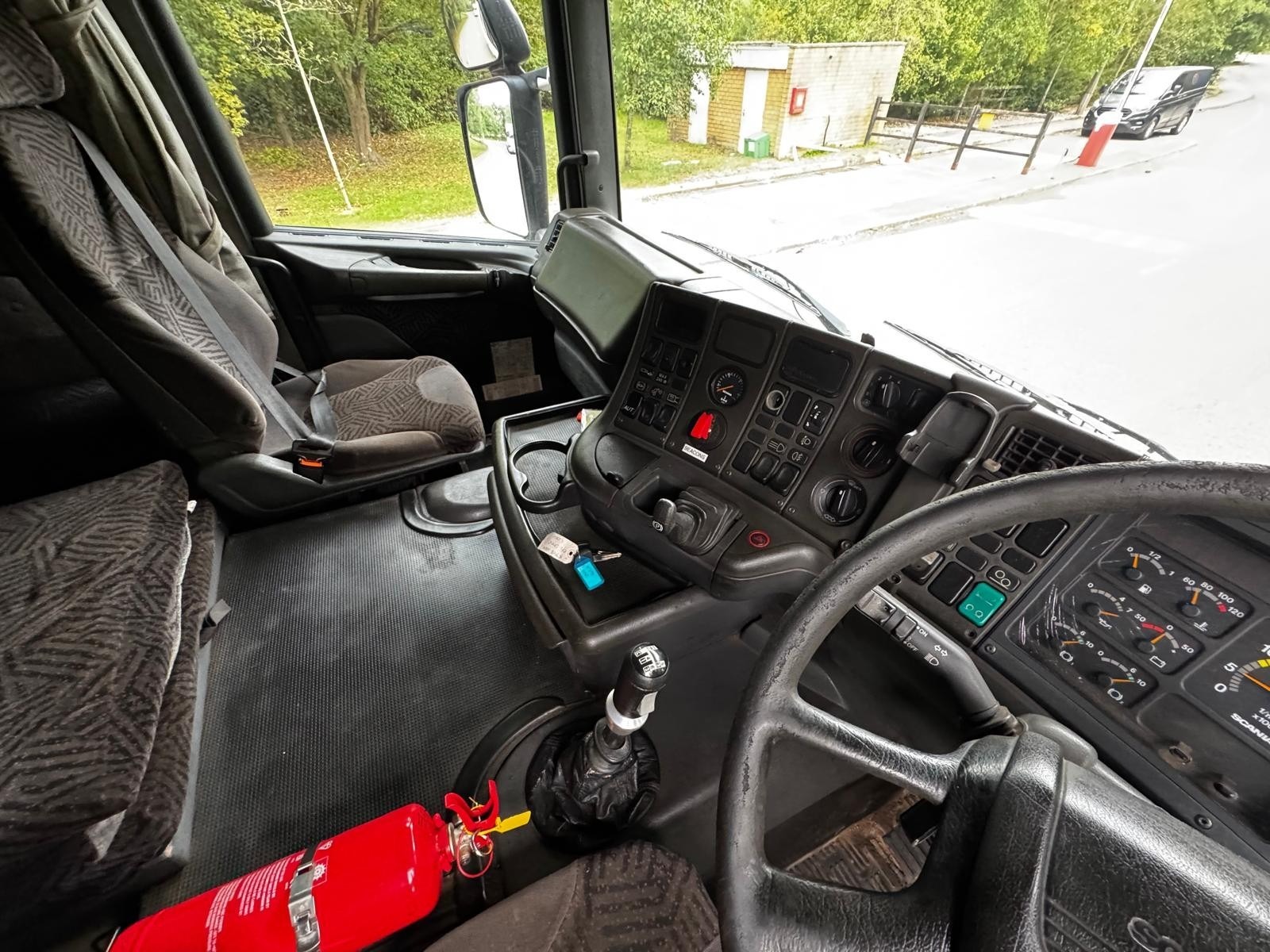 2000 Scania 124L 420 6X2 Mid Lift Axle PDE Engine Twin Steer Sliding 5th Wheel Manual Tractor Unit - X798HBE - Image 15