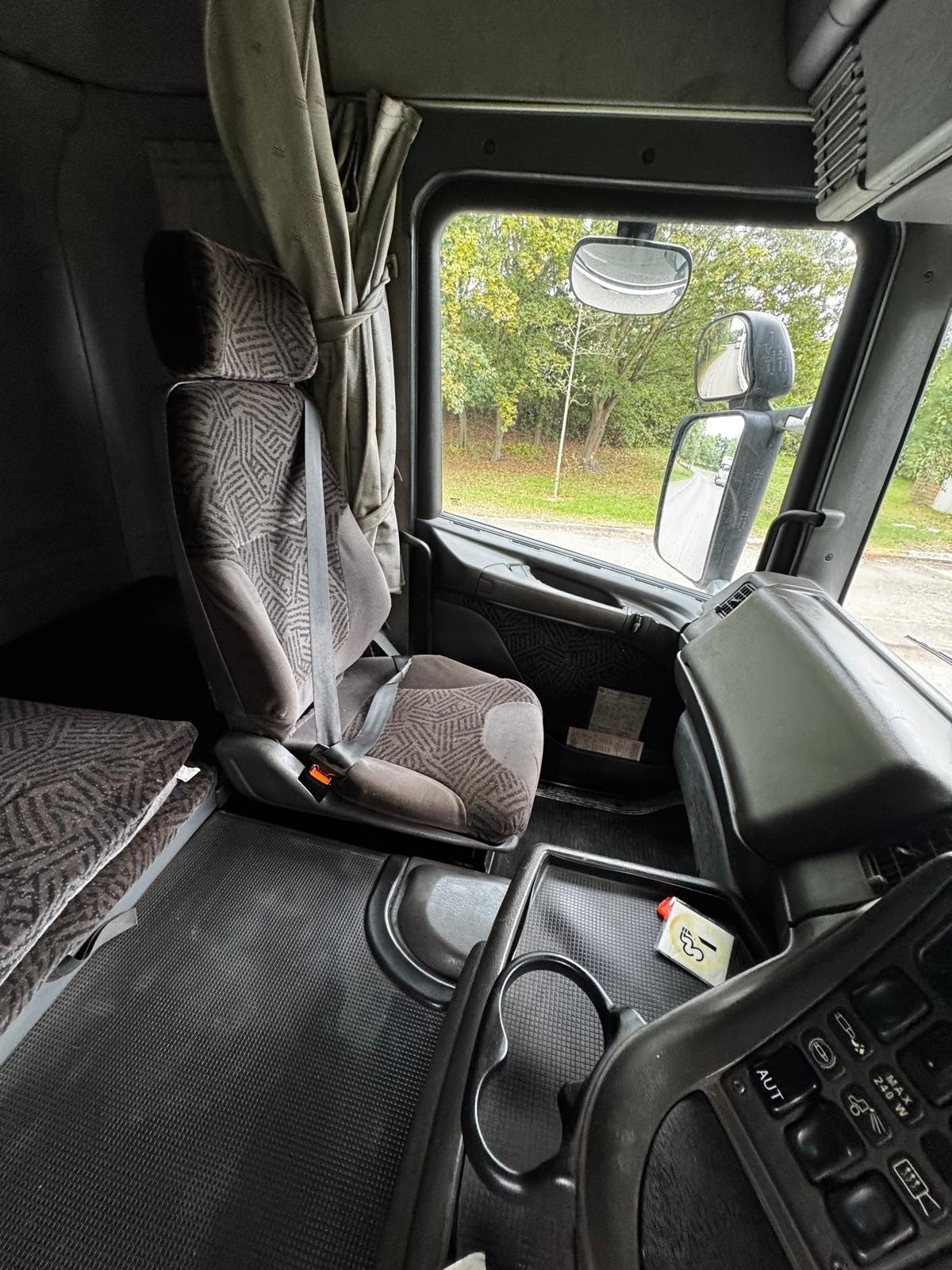 2000 Scania 124L 420 6X2 Mid Lift Axle PDE Engine Twin Steer Sliding 5th Wheel Manual Tractor Unit - X798HBE - Image 16