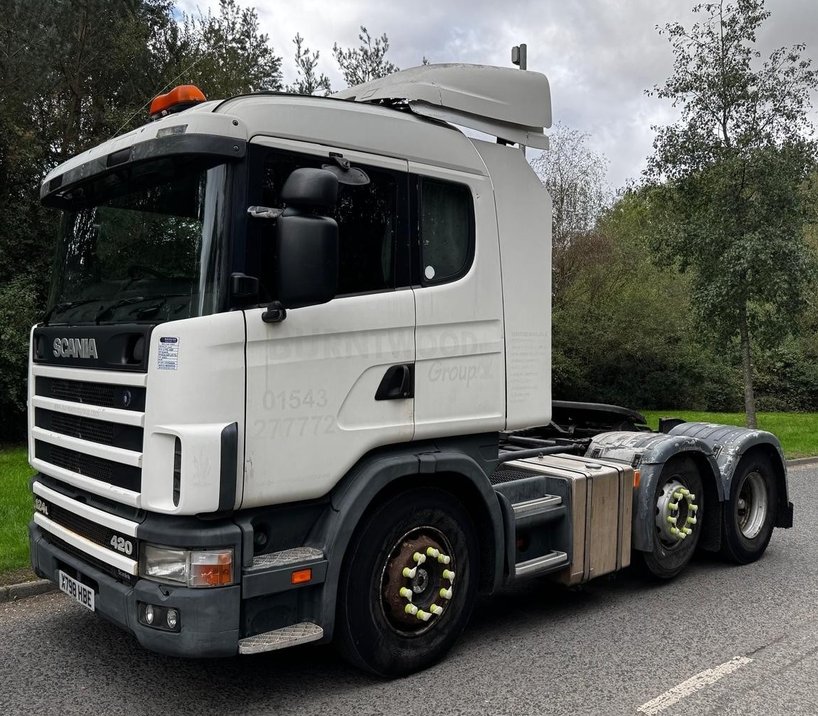 2000 Scania 124L 420 6X2 Mid Lift Axle PDE Engine Twin Steer Sliding 5th Wheel Manual Tractor Unit - X798HBE - Image 10