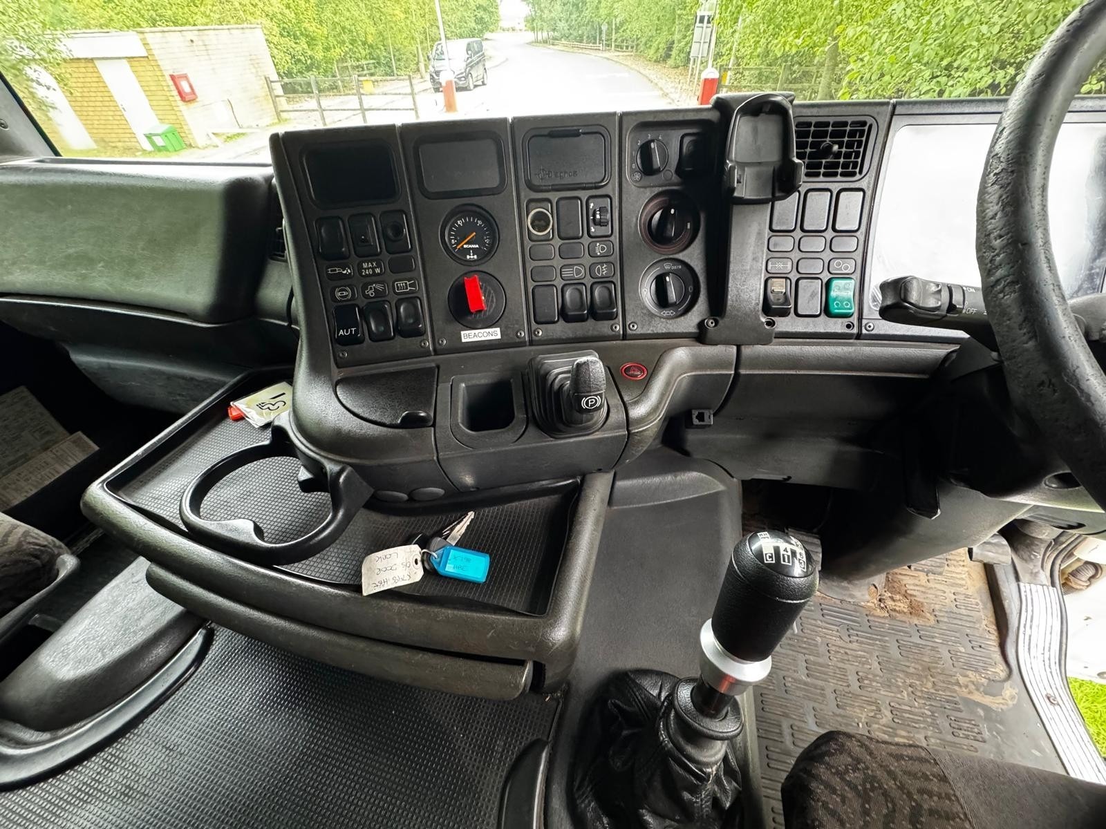 2000 Scania 124L 420 6X2 Mid Lift Axle PDE Engine Twin Steer Sliding 5th Wheel Manual Tractor Unit - X798HBE - Image 19