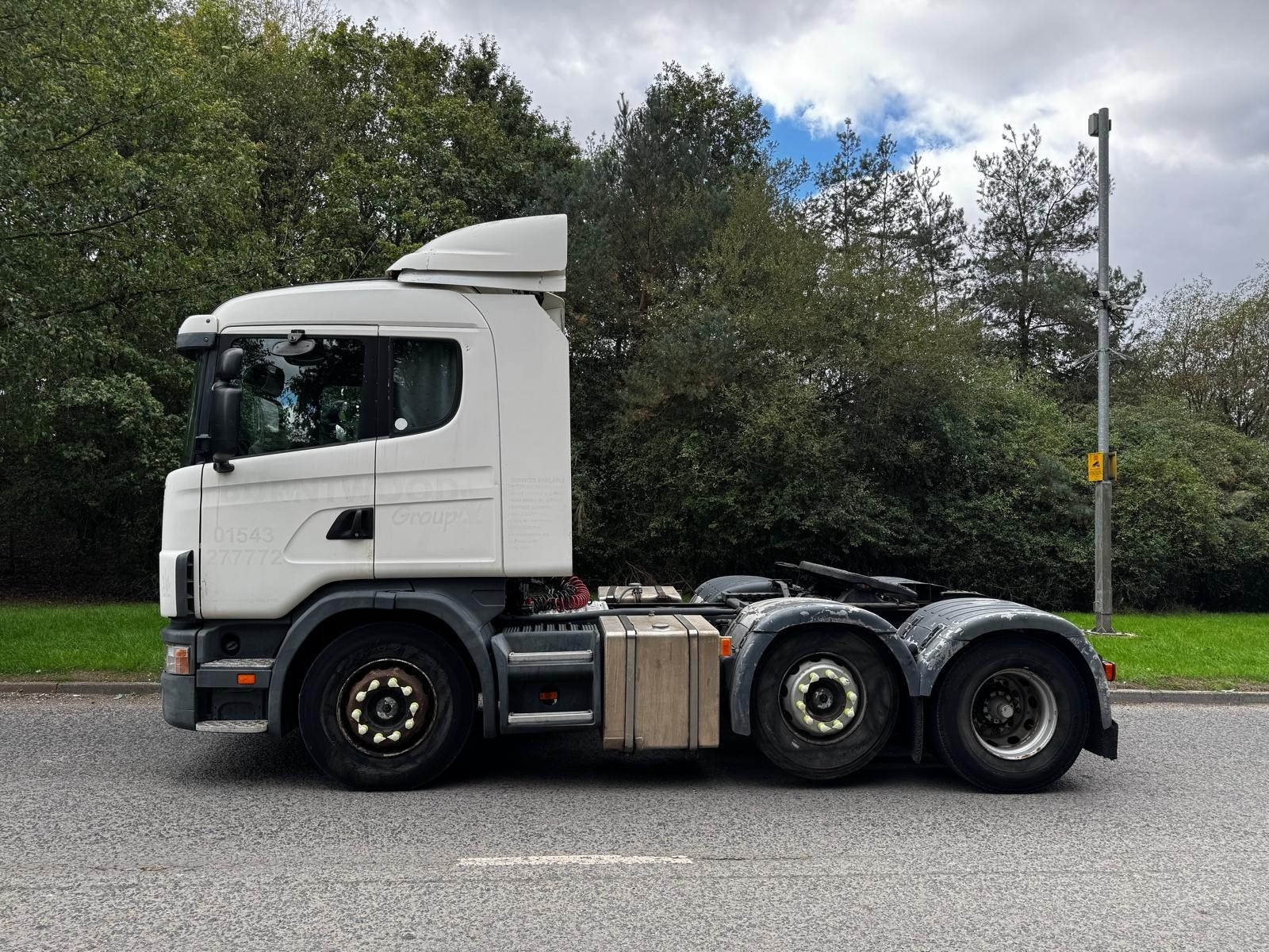 2000 Scania 124L 420 6X2 Mid Lift Axle PDE Engine Twin Steer Sliding 5th Wheel Manual Tractor Unit - X798HBE - Image 8