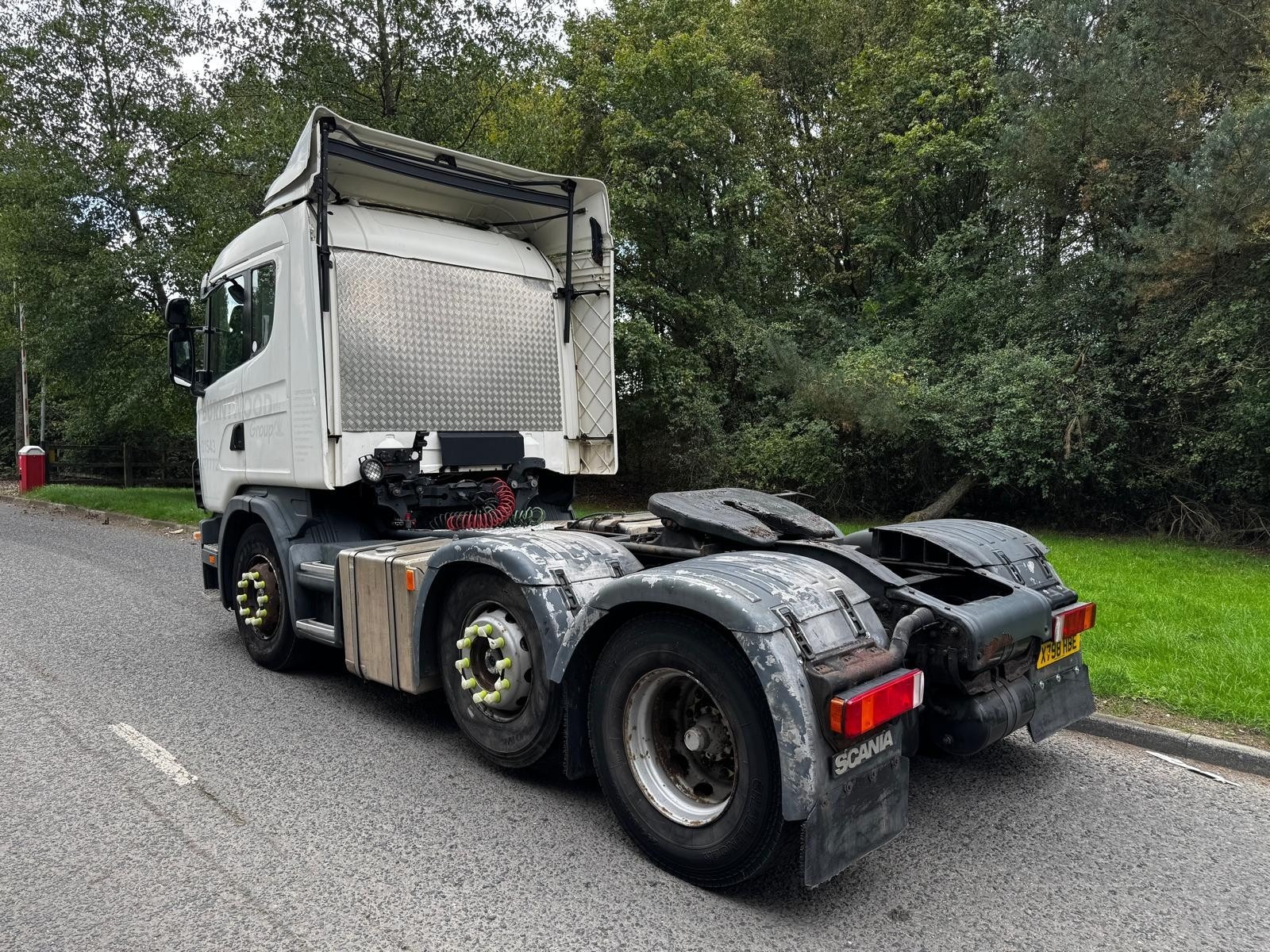 2000 Scania 124L 420 6X2 Mid Lift Axle PDE Engine Twin Steer Sliding 5th Wheel Manual Tractor Unit - X798HBE - Image 7
