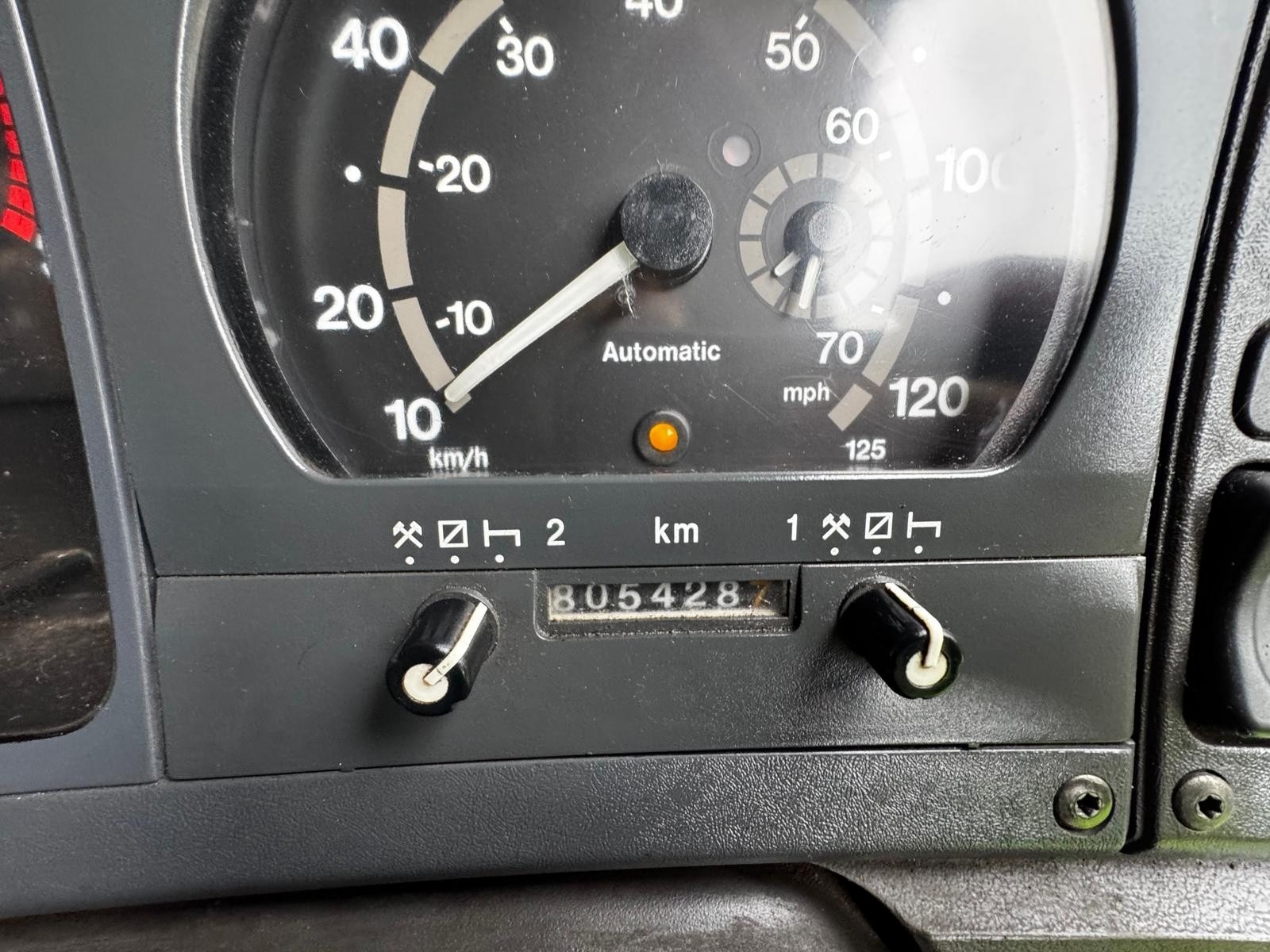 2000 Scania 124L 420 6X2 Mid Lift Axle PDE Engine Twin Steer Sliding 5th Wheel Manual Tractor Unit - X798HBE - Image 18