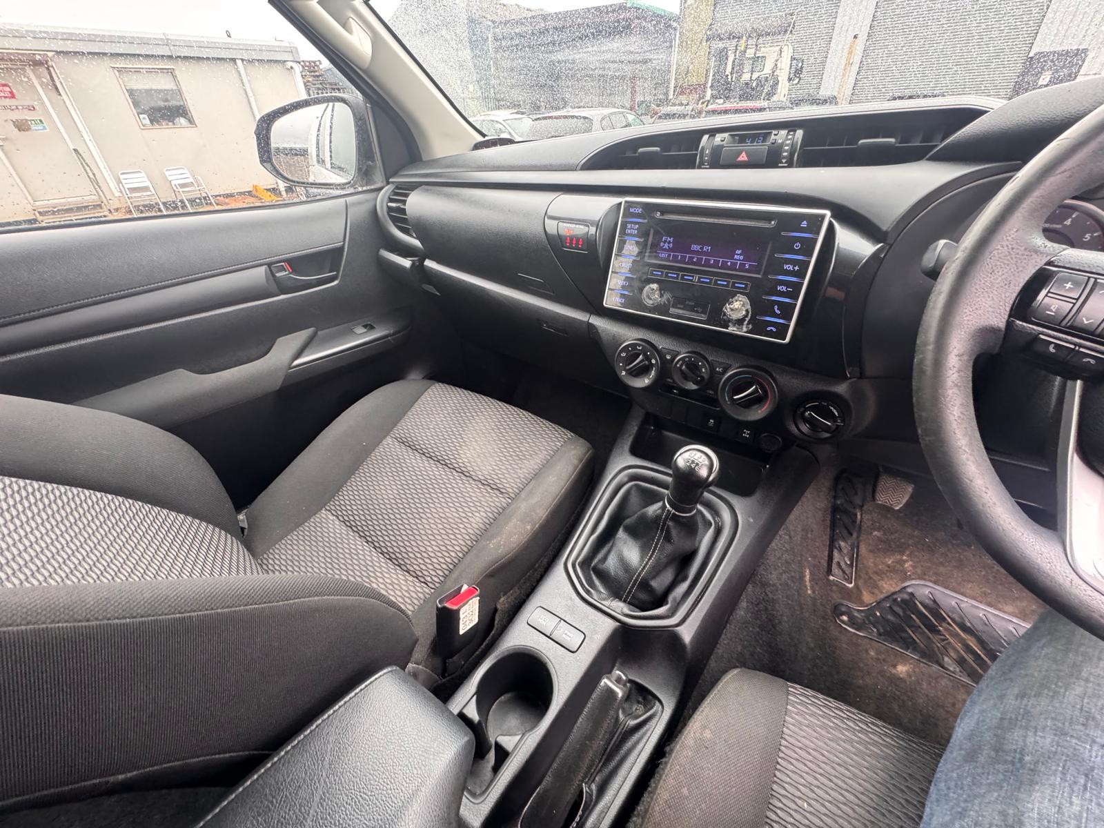 2018 TOYOTA HILUX 2.4L PICK UP - Image 17