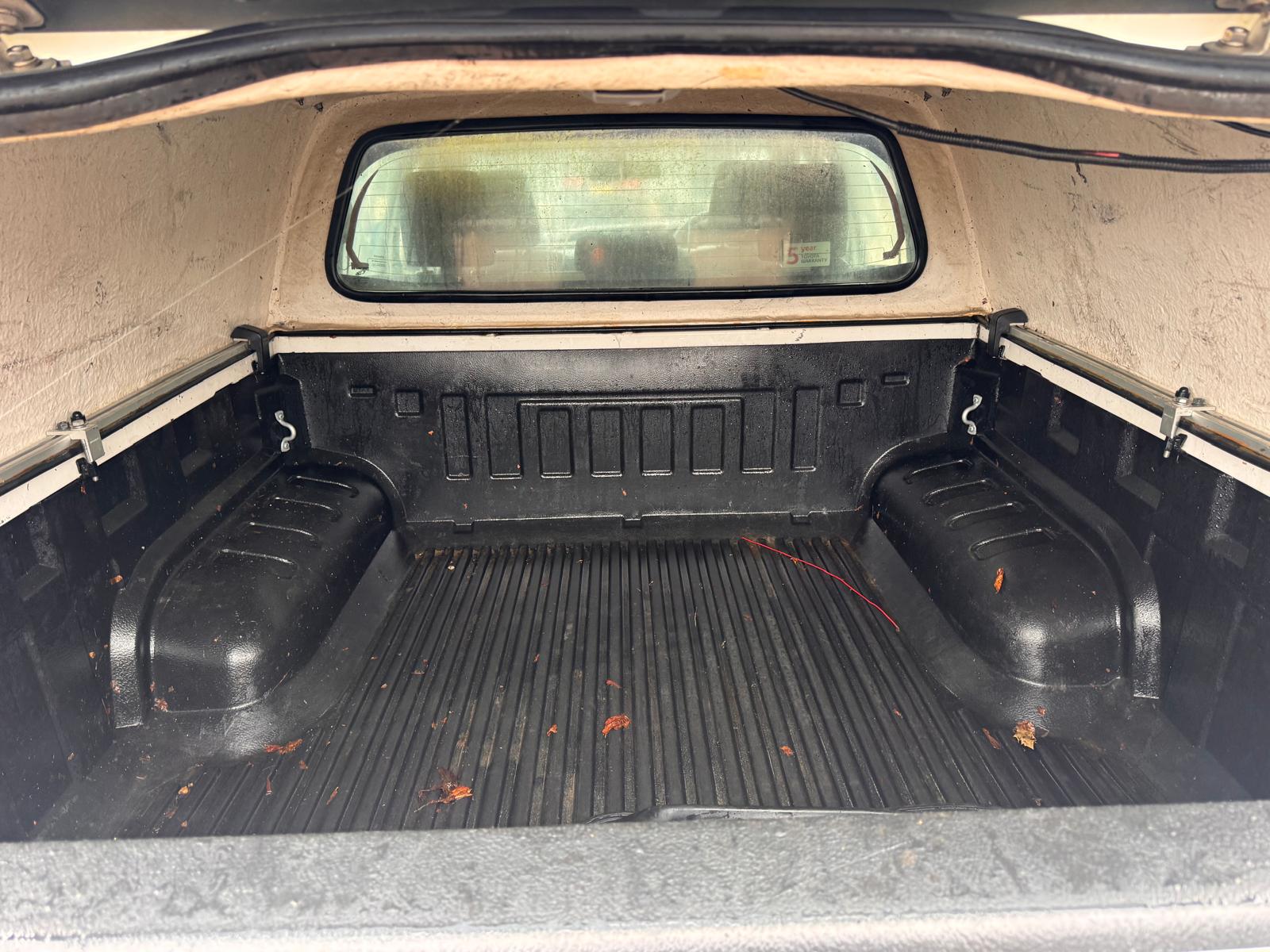 2018 TOYOTA HILUX 2.4L PICK UP - Image 11