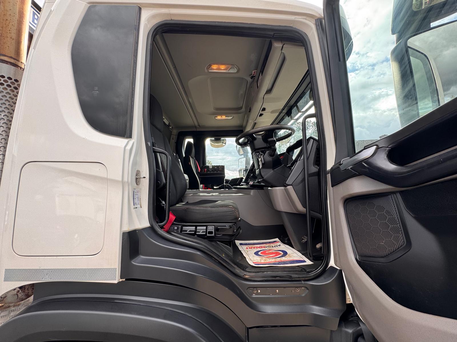 2019 SCANIA P410XT HOOK LOADER - Image 15