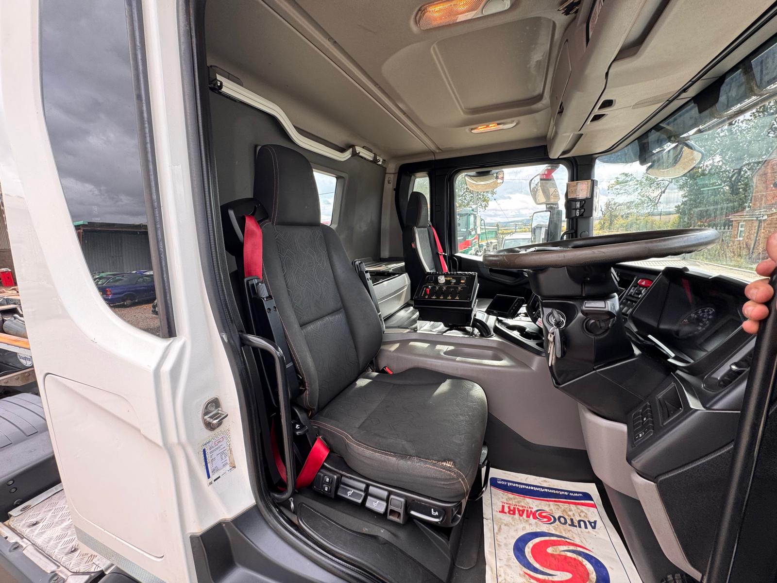2019 SCANIA P410XT HOOK LOADER - Image 16