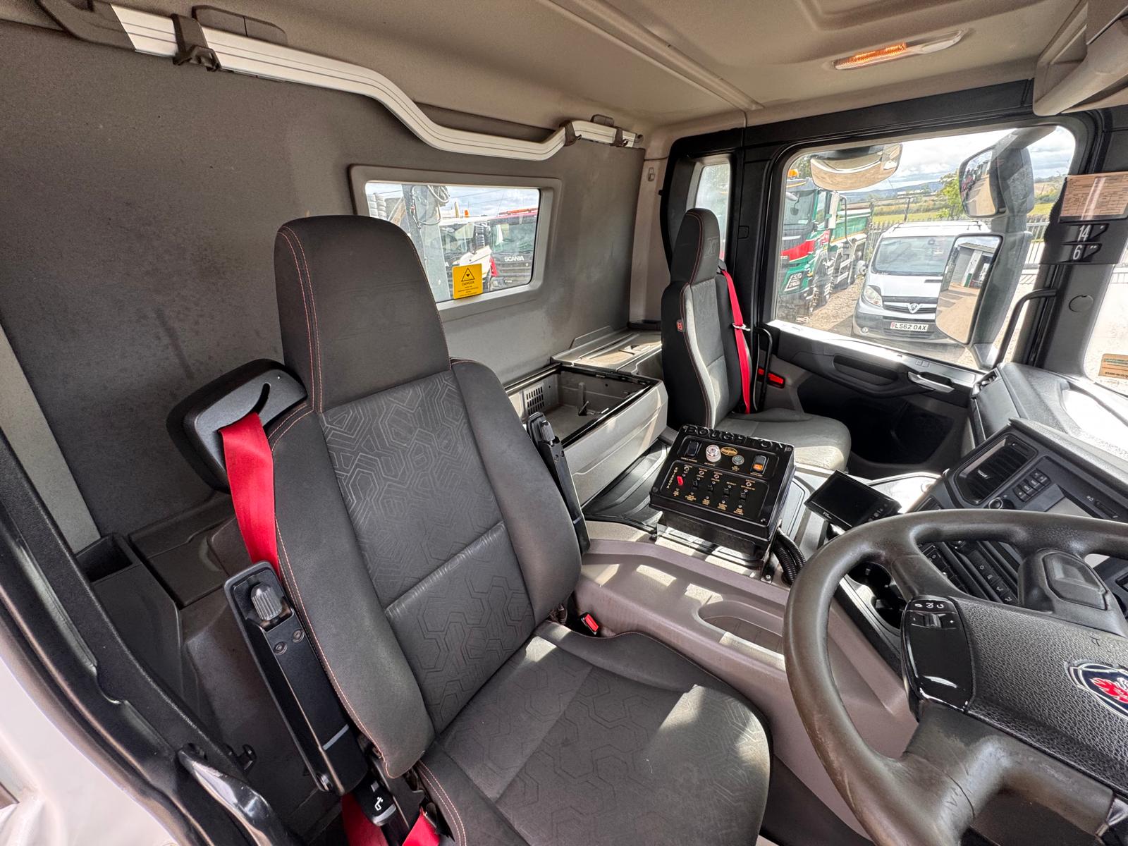 2019 SCANIA P410XT HOOK LOADER - Image 17
