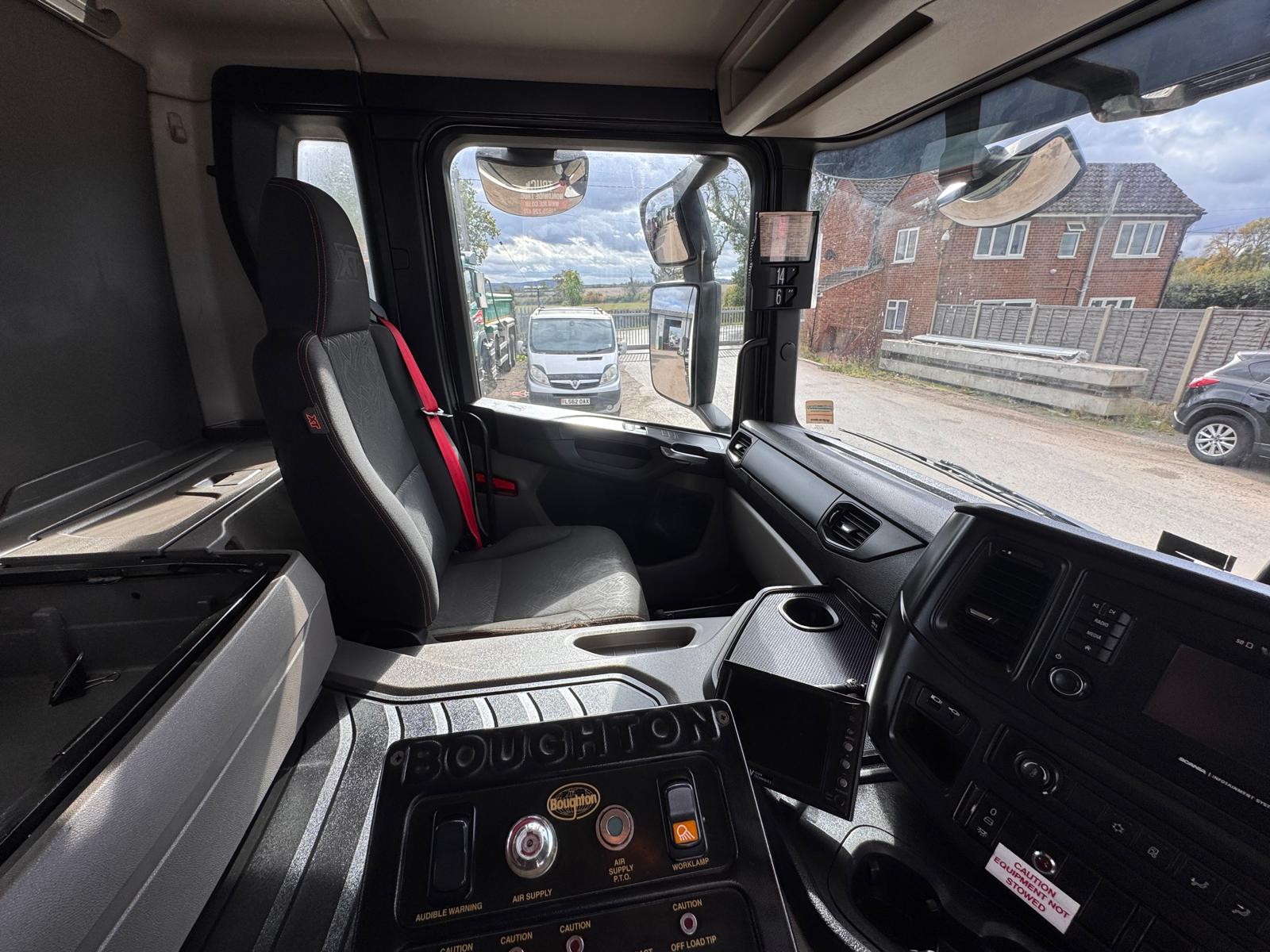 2019 SCANIA P410XT HOOK LOADER - Image 19