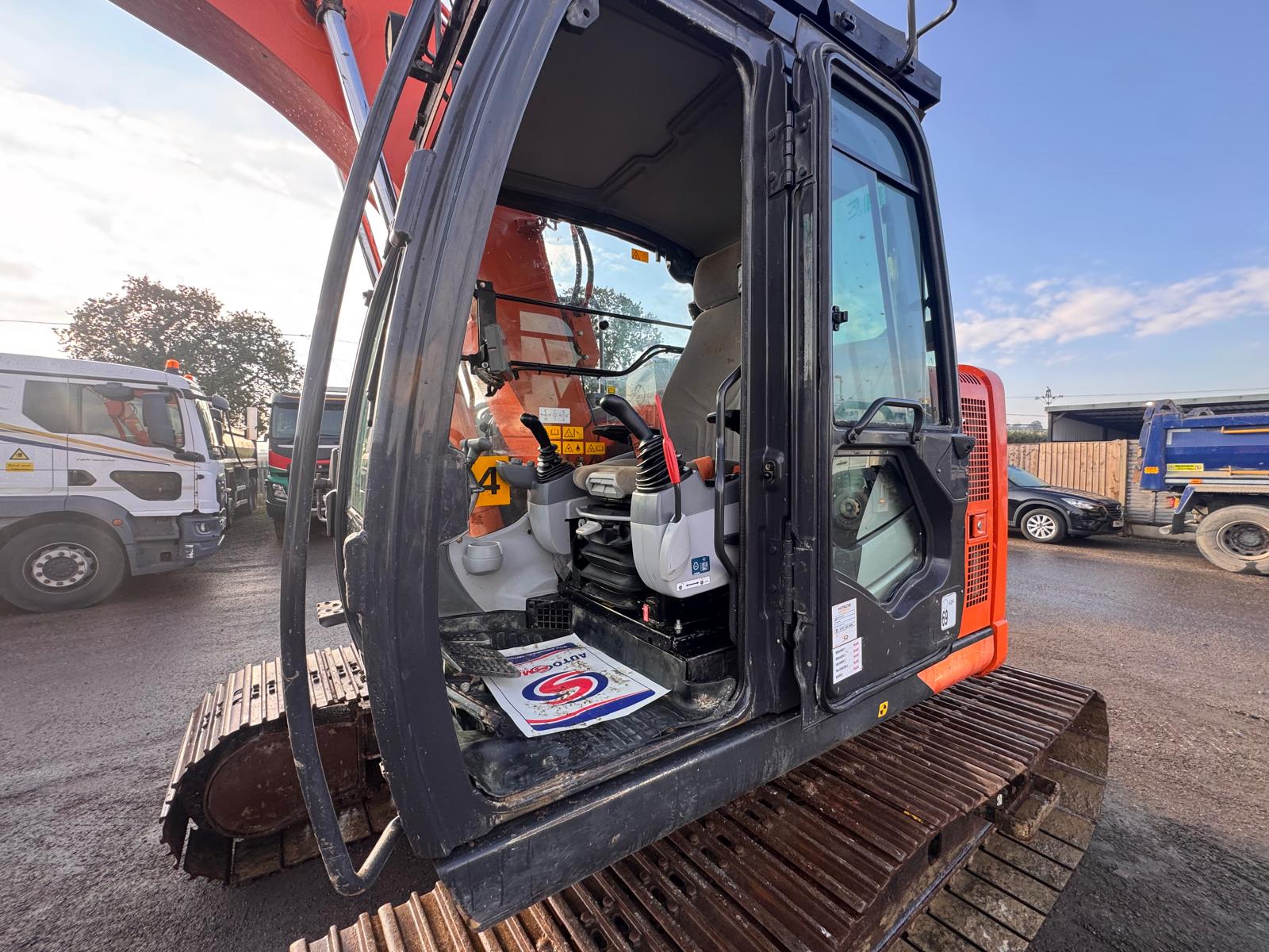 2019 HITACHI ZX135US-6 EXCAVATOR - Image 18