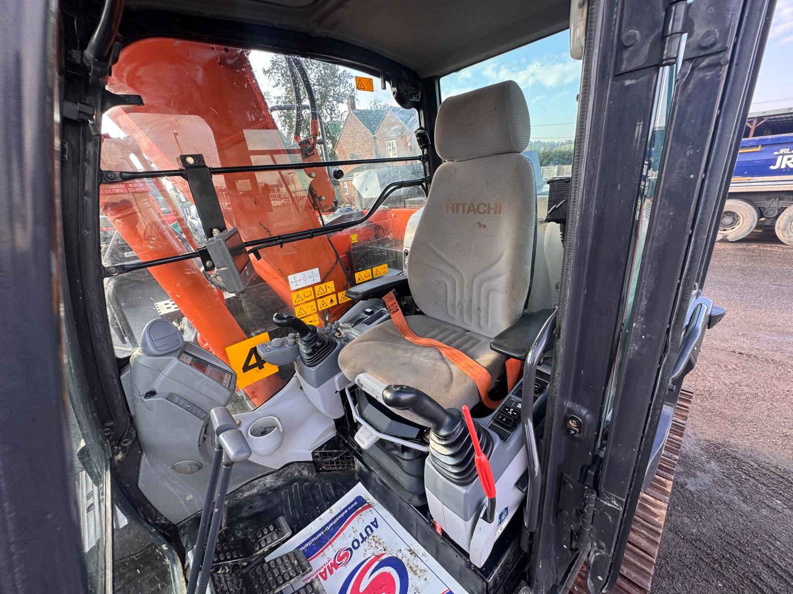 2019 HITACHI ZX135US-6 EXCAVATOR - Image 19