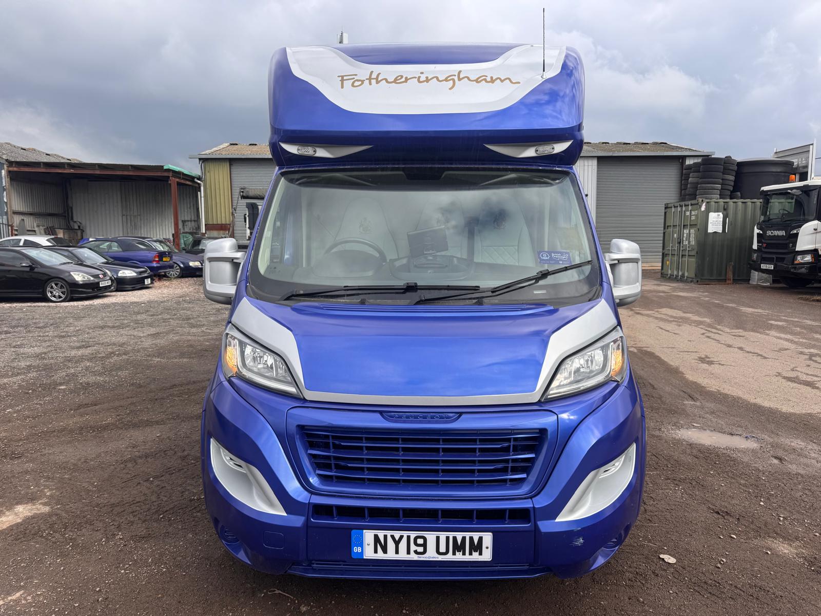 2019 PEUGEOT 2 HORSE HORSEBOX - Image 3