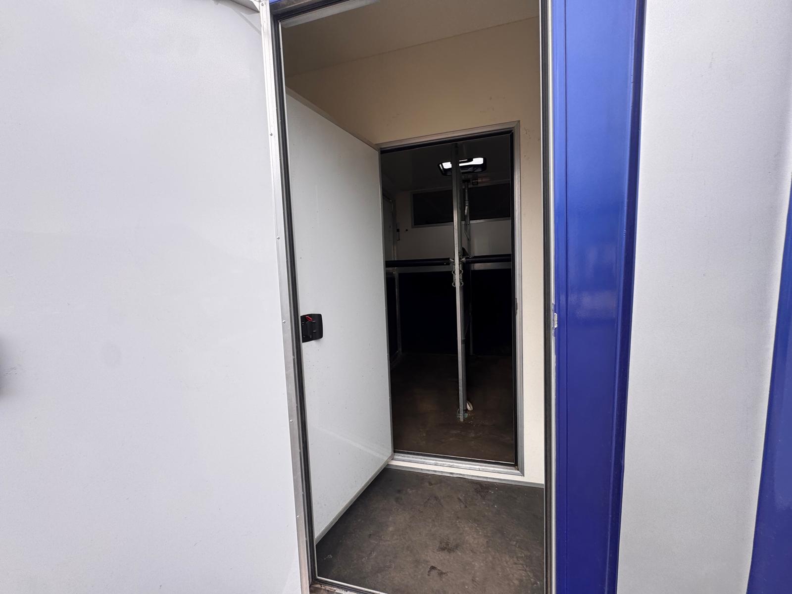 2019 PEUGEOT 2 HORSE HORSEBOX - Image 14