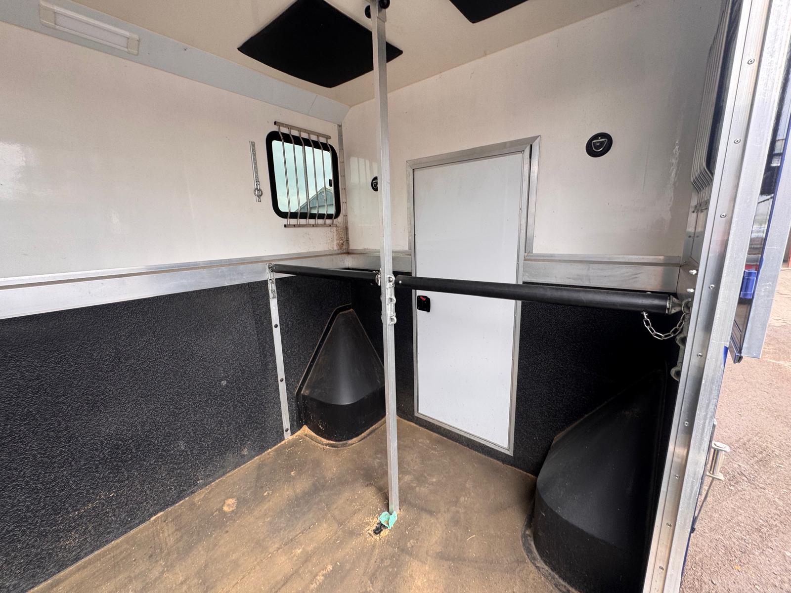 2019 PEUGEOT 2 HORSE HORSEBOX - Image 22