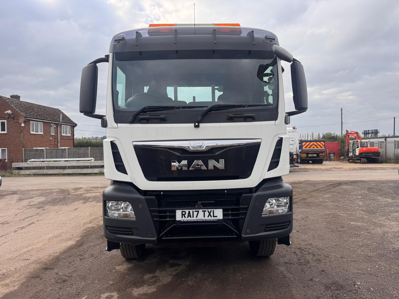 2017 MAN TGS 35.400 HOOK LOADER - Image 3