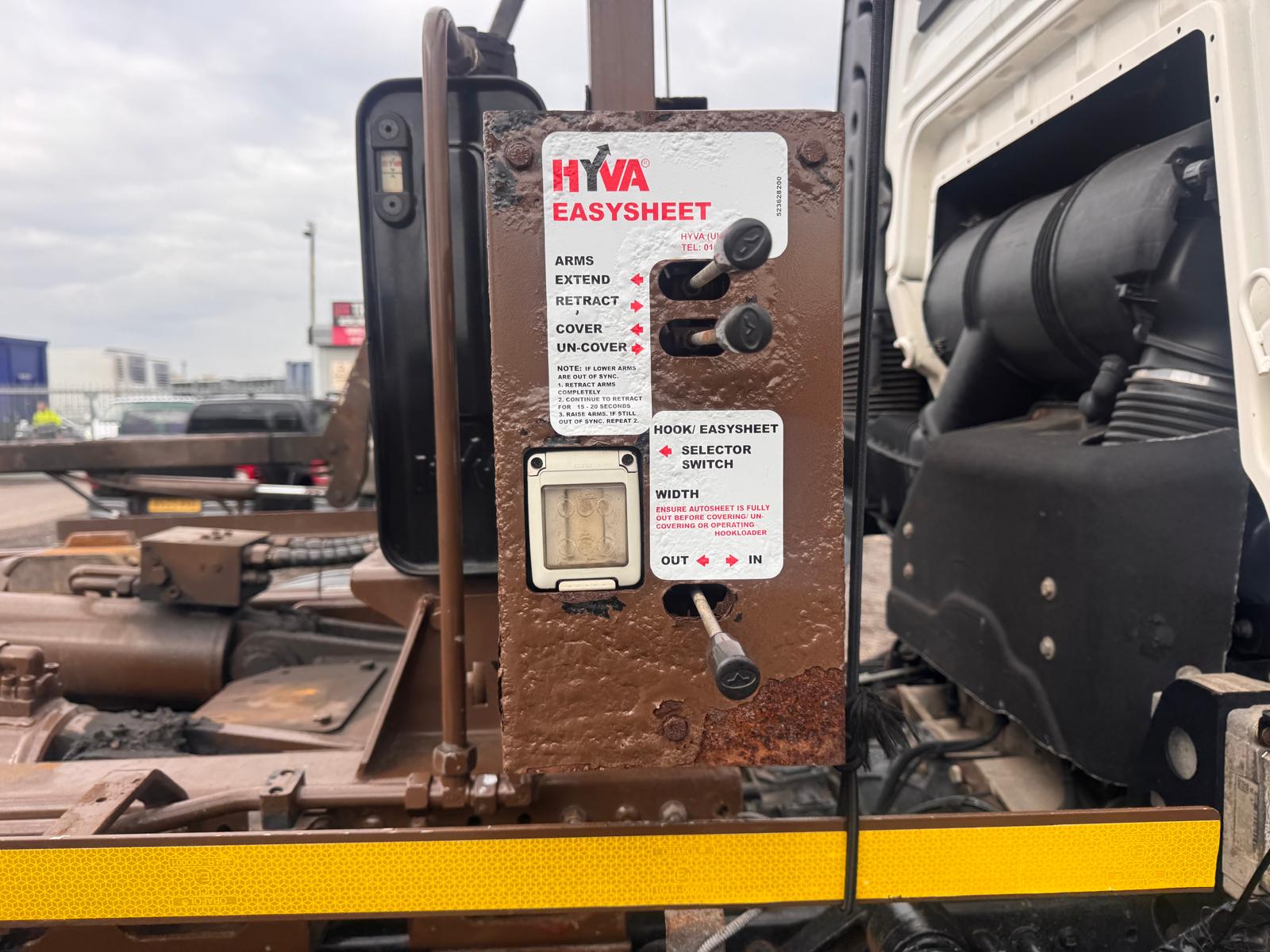 2017 MAN TGS 35.400 HOOK LOADER - Image 10
