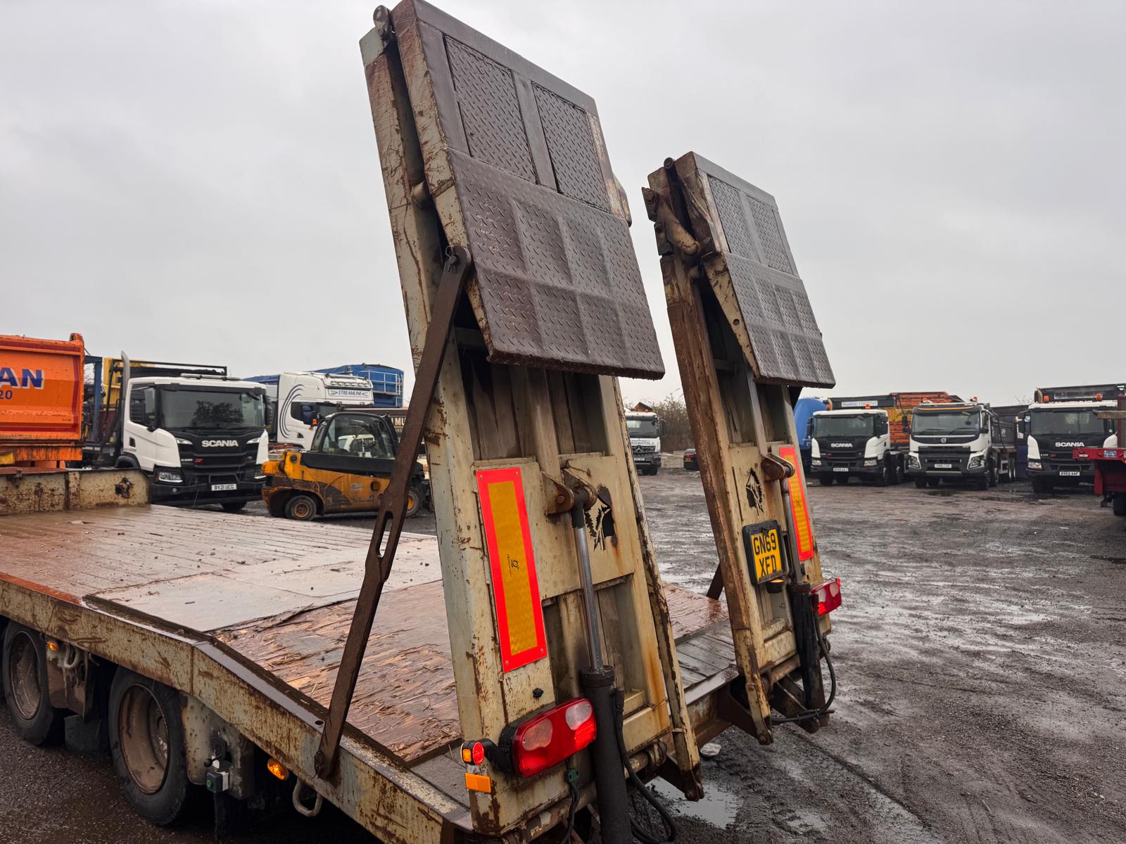 2010 CHIEFTAIN DRAWBAR LOW LOADER TRAILER - Image 19