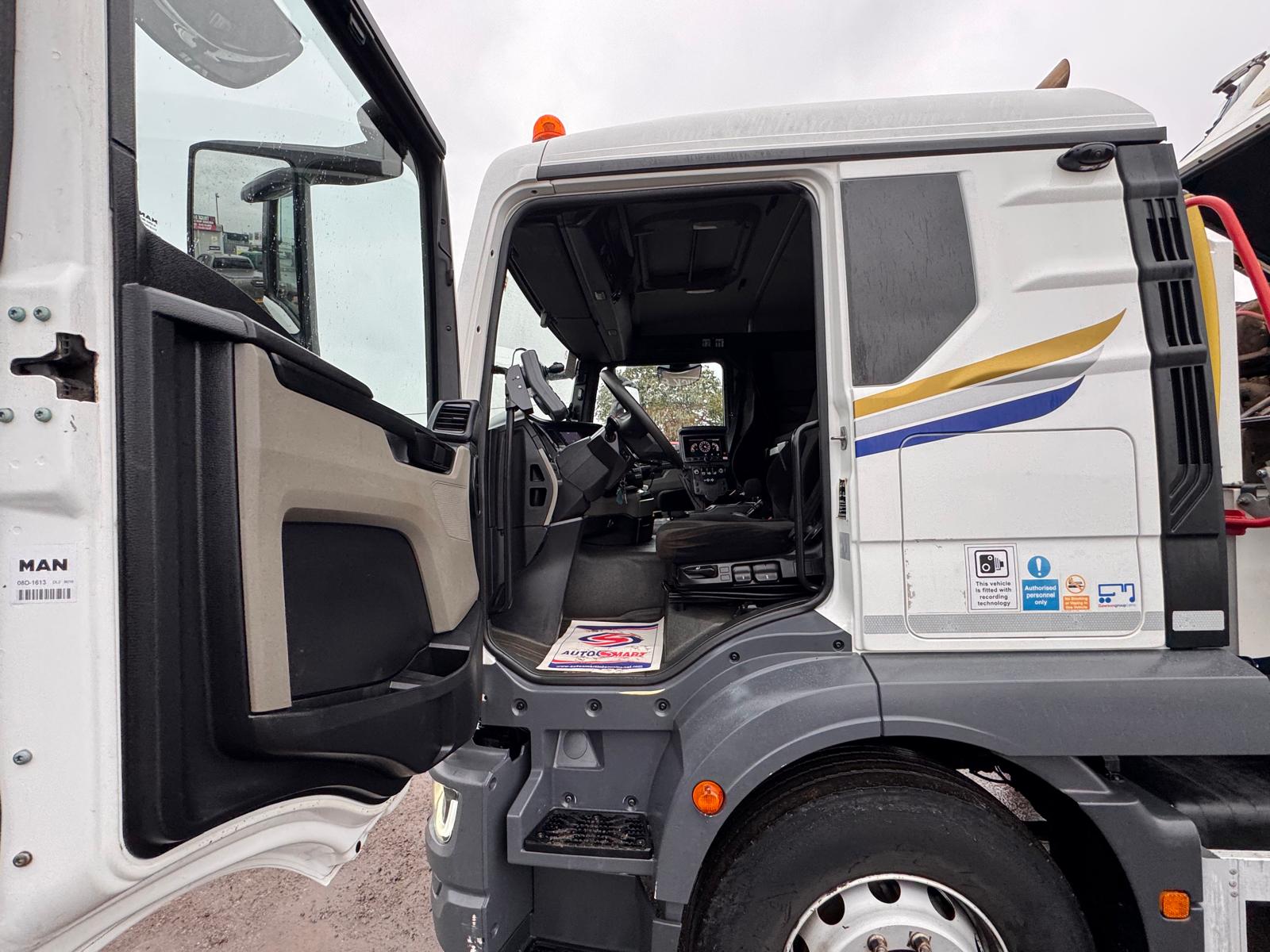 2023 MAN TGM 18.250 ROAD SWEEPER - Image 17