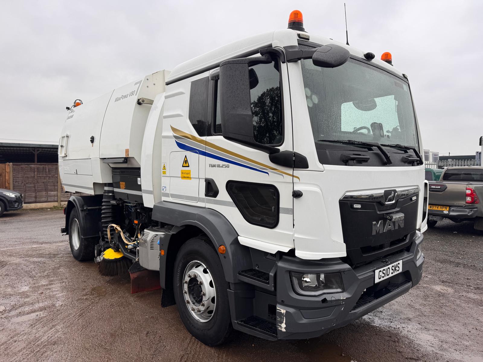 2023 MAN TGM 18.250 ROAD SWEEPER - Image 4