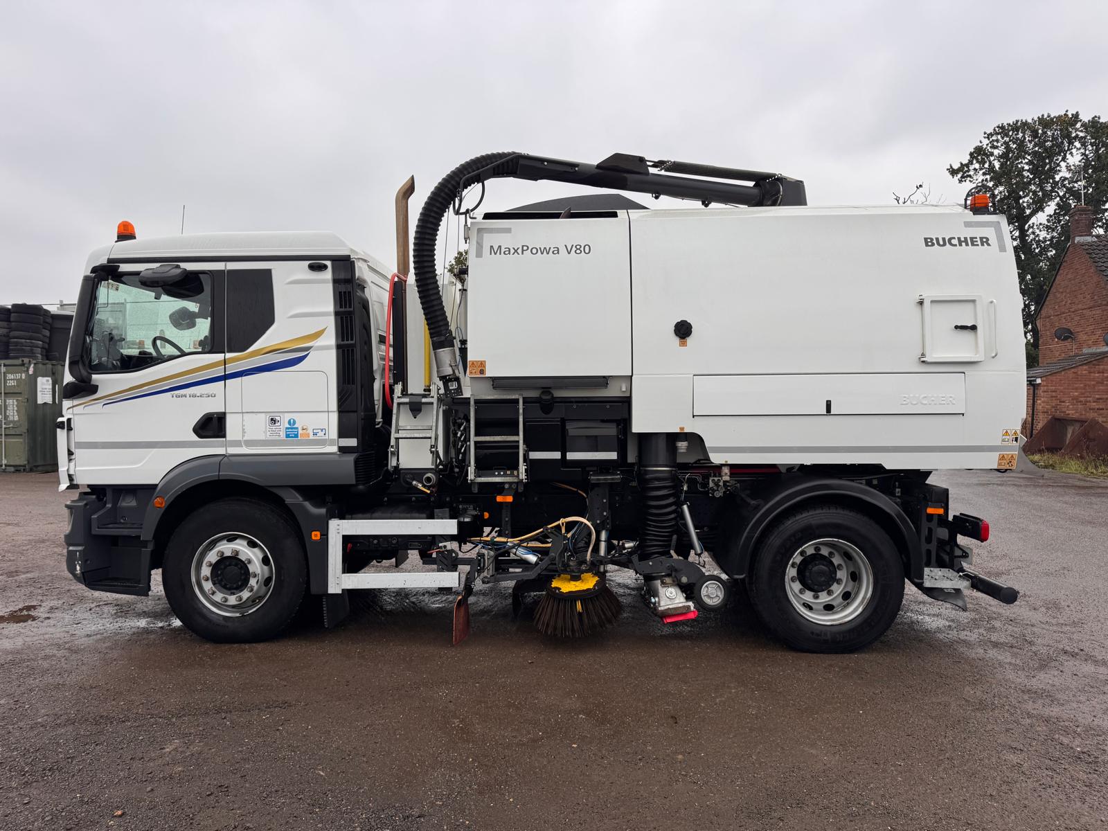 2023 MAN TGM 18.250 ROAD SWEEPER - Image 9